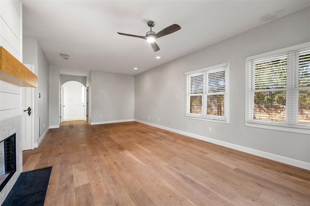 6 Sunview Rd, The Hills, TX 78738