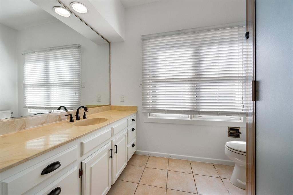 6 Sunview Rd, The Hills, TX 78738