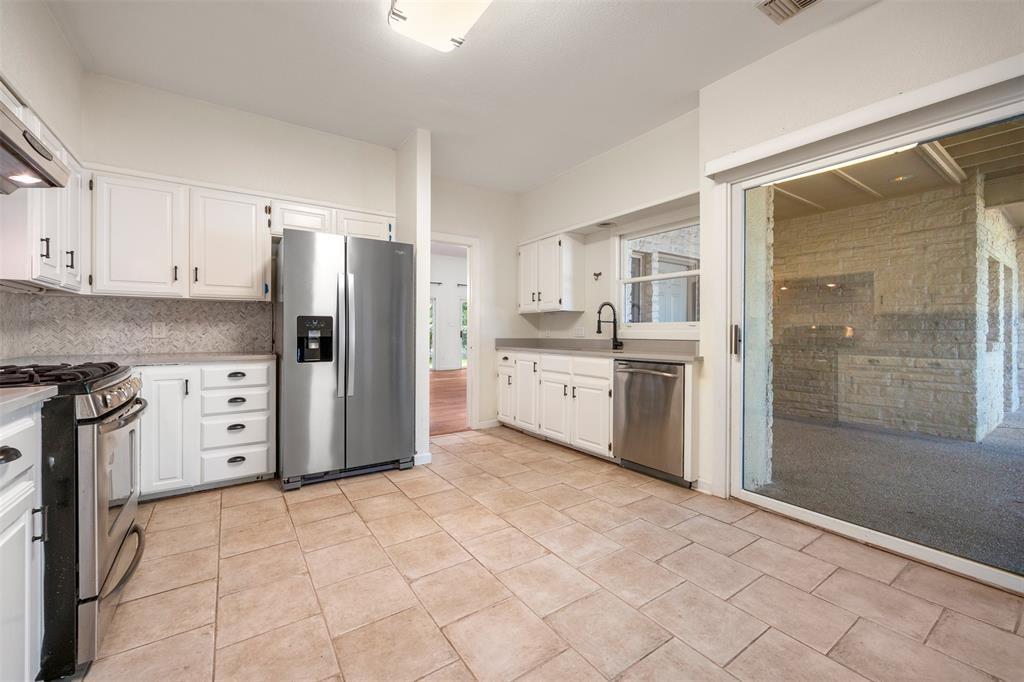 6 Sunview Rd, The Hills, TX 78738