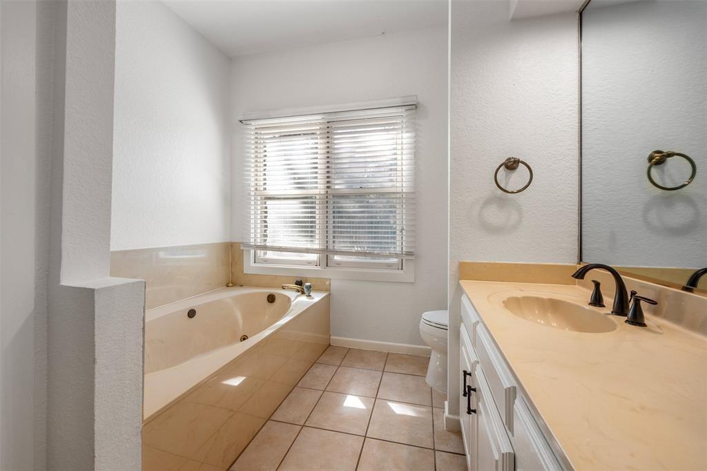 6 Sunview Rd, The Hills, TX 78738