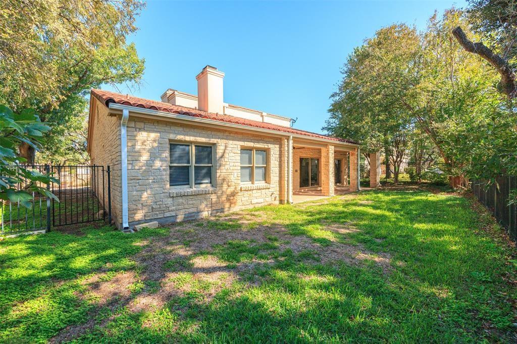 6 Sunview Rd, The Hills, TX 78738