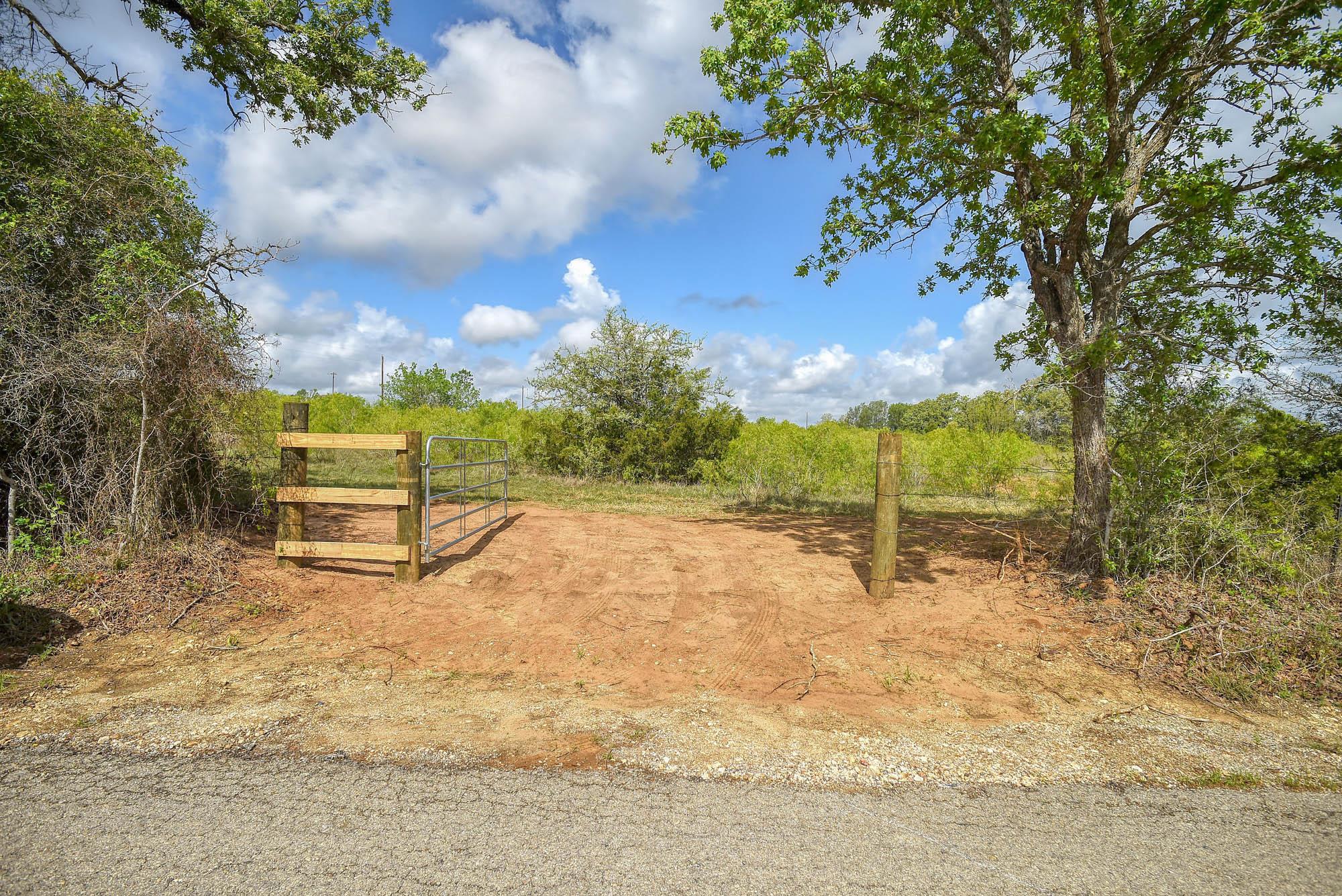 335 Frenzel Cut Off, Paige, TX 78659