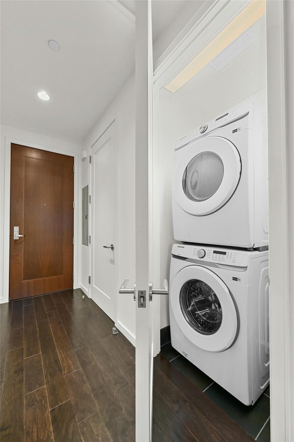 200 Congress Ave # 24B, Austin, TX 78701