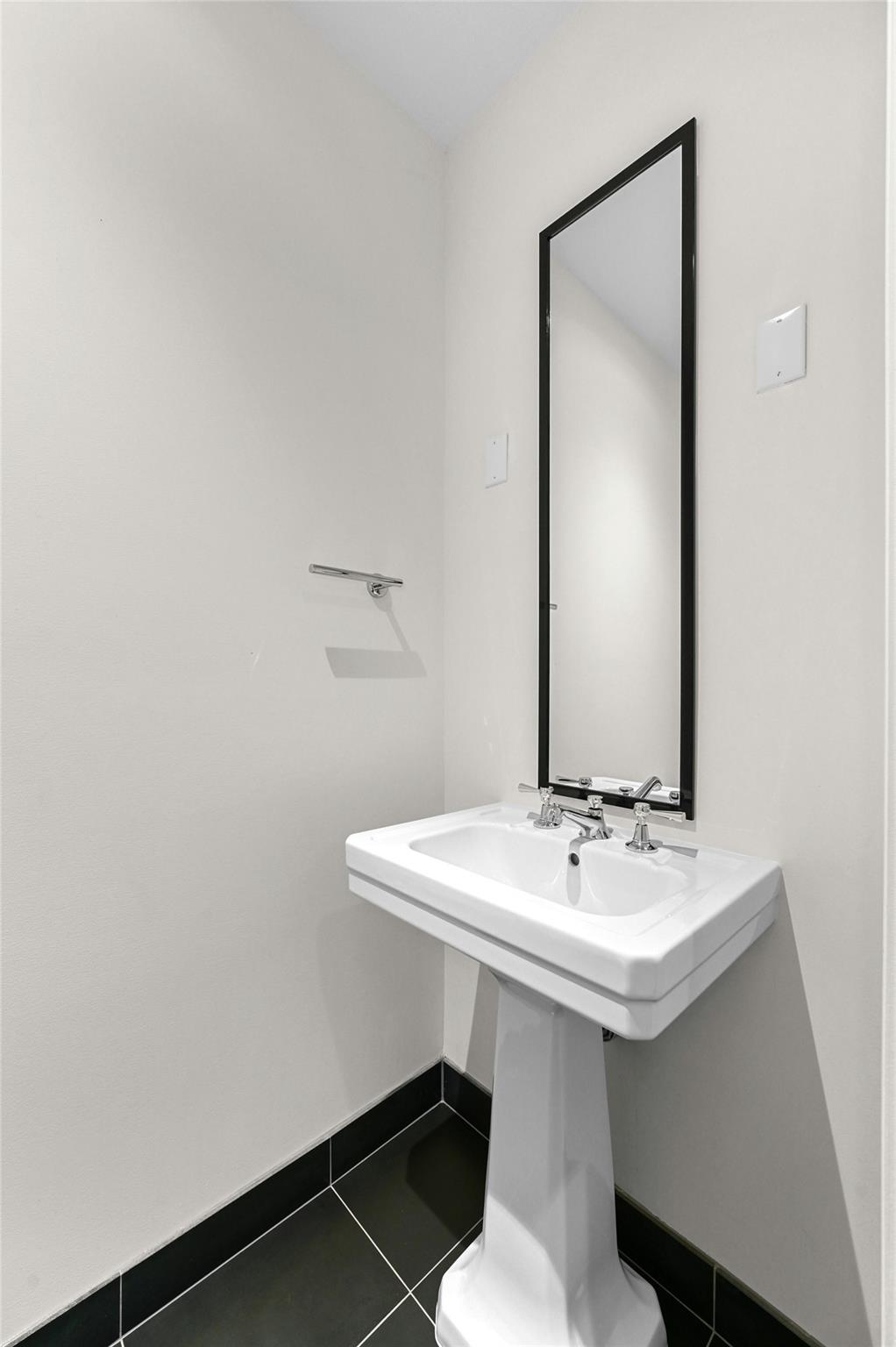 200 Congress Ave # 24B, Austin, TX 78701