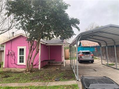 518 Laredo St, Lockhart, TX 78644