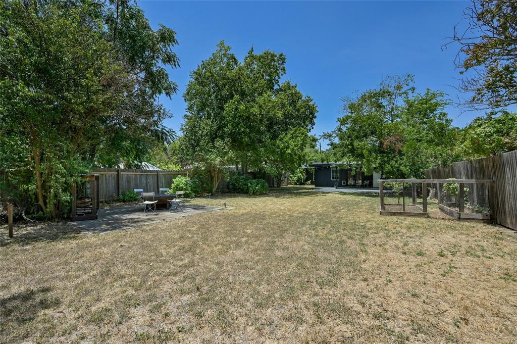 8415 Bowling Green Dr, Austin, TX 78757