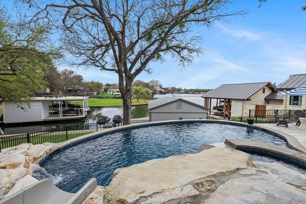 205 Beaver Cir, Horseshoe Bay, TX 78657