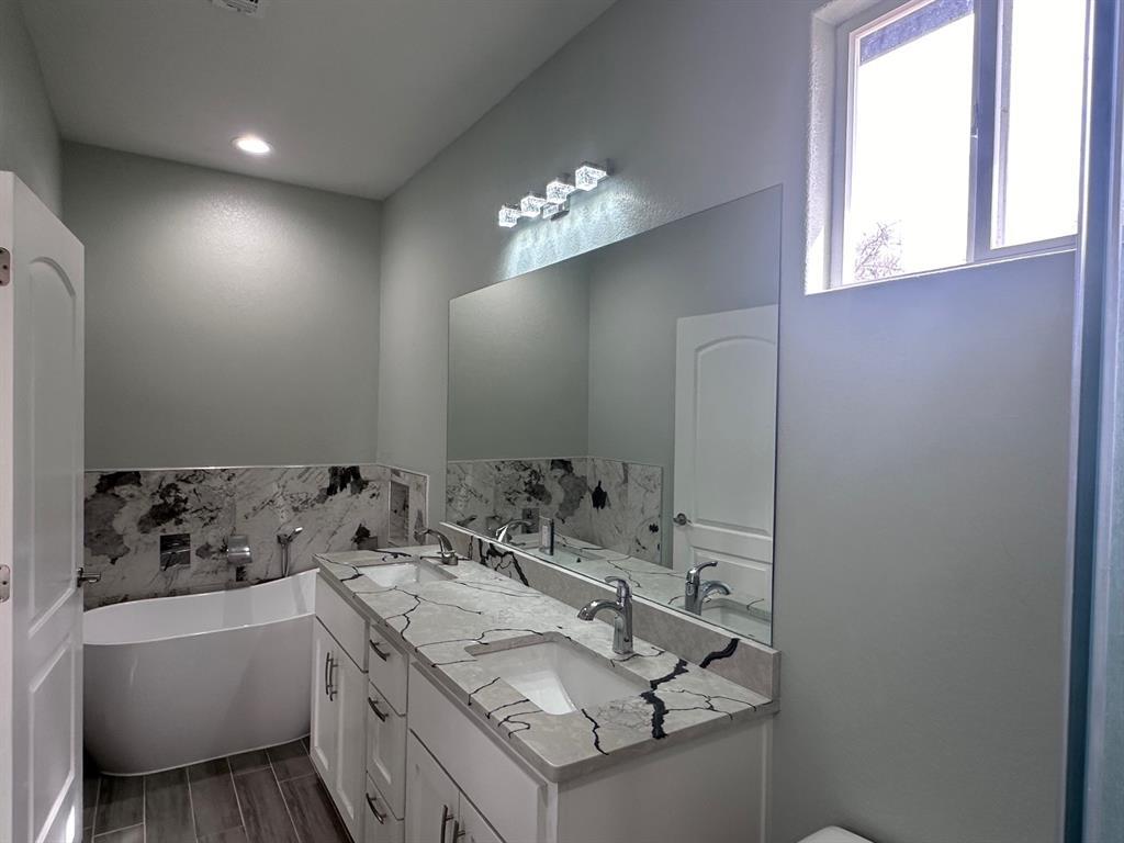 103 E Kikipua Ln, Bastrop, TX 78602