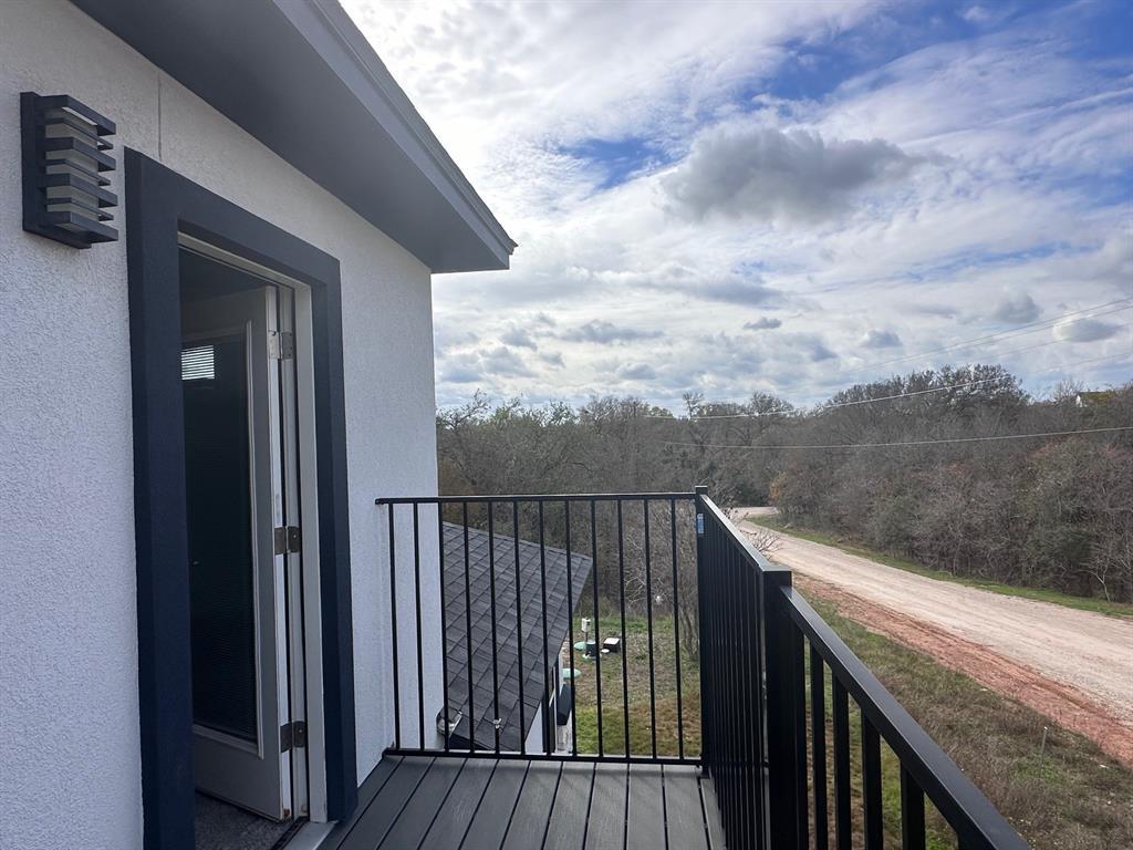 103 E Kikipua Ln, Bastrop, TX 78602
