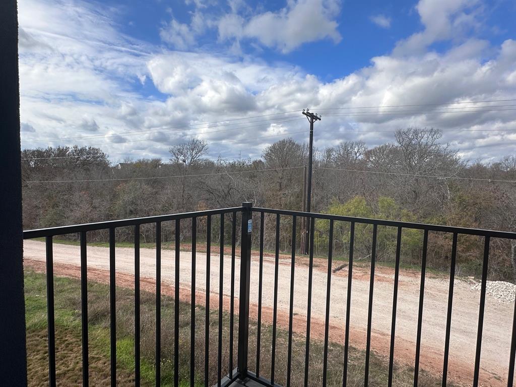 103 E Kikipua Ln, Bastrop, TX 78602