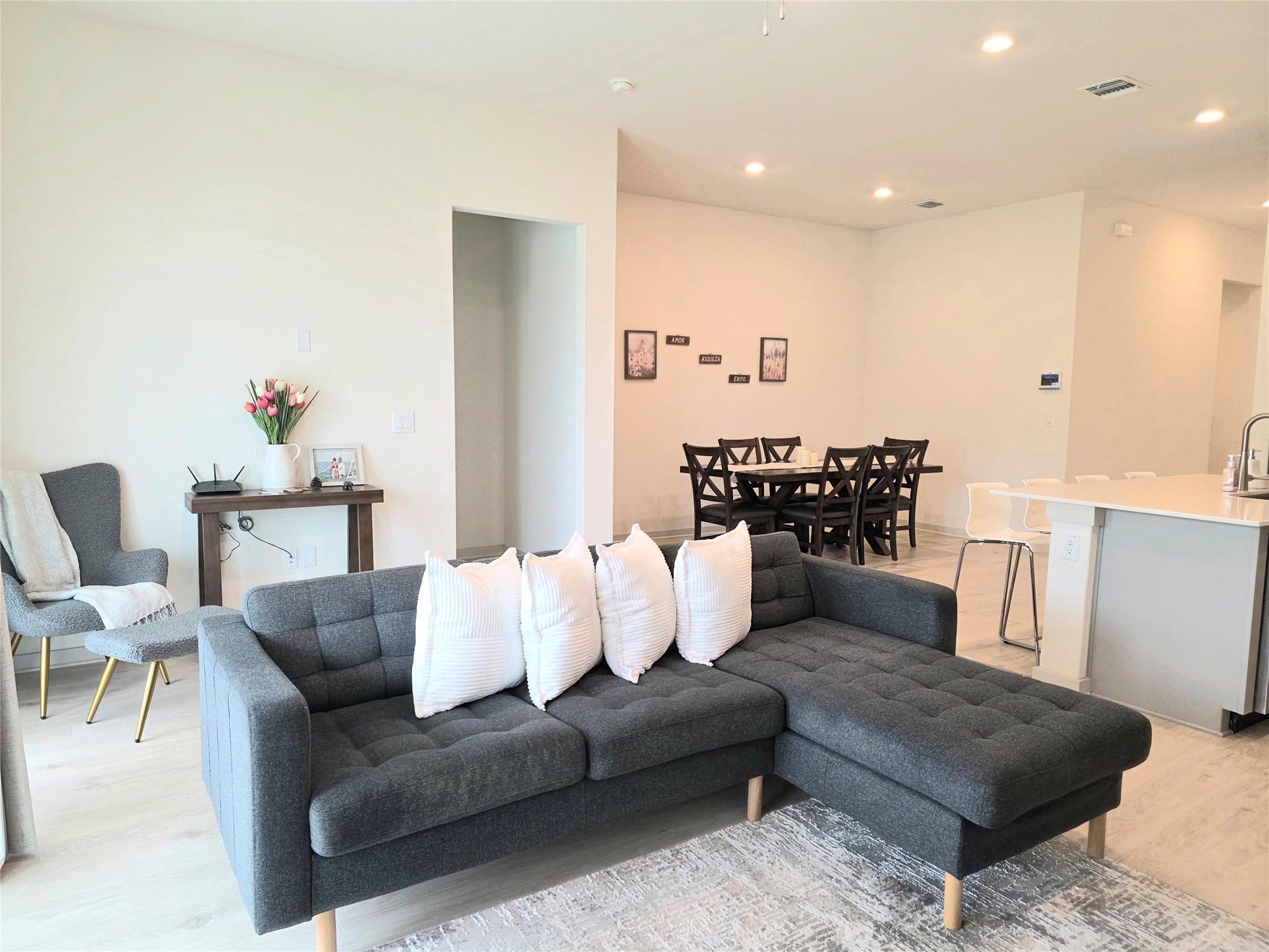 2041 Rosin Jaw Walk, Leander, TX 78641