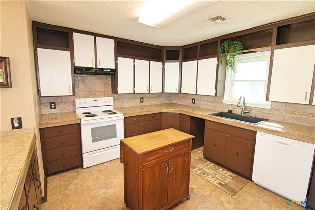 1001 E Main St, Little River Academy, TX 76554