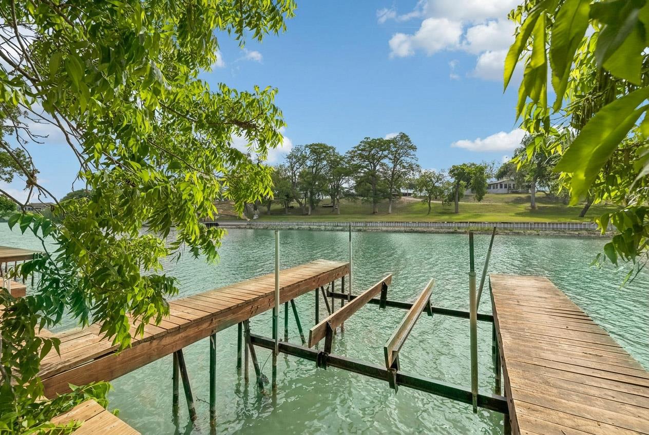 360 Shangrila Ln, New Braunfels, TX 78130