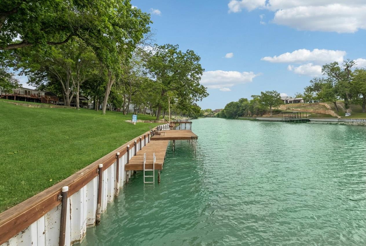 360 Shangrila Ln, New Braunfels, TX 78130