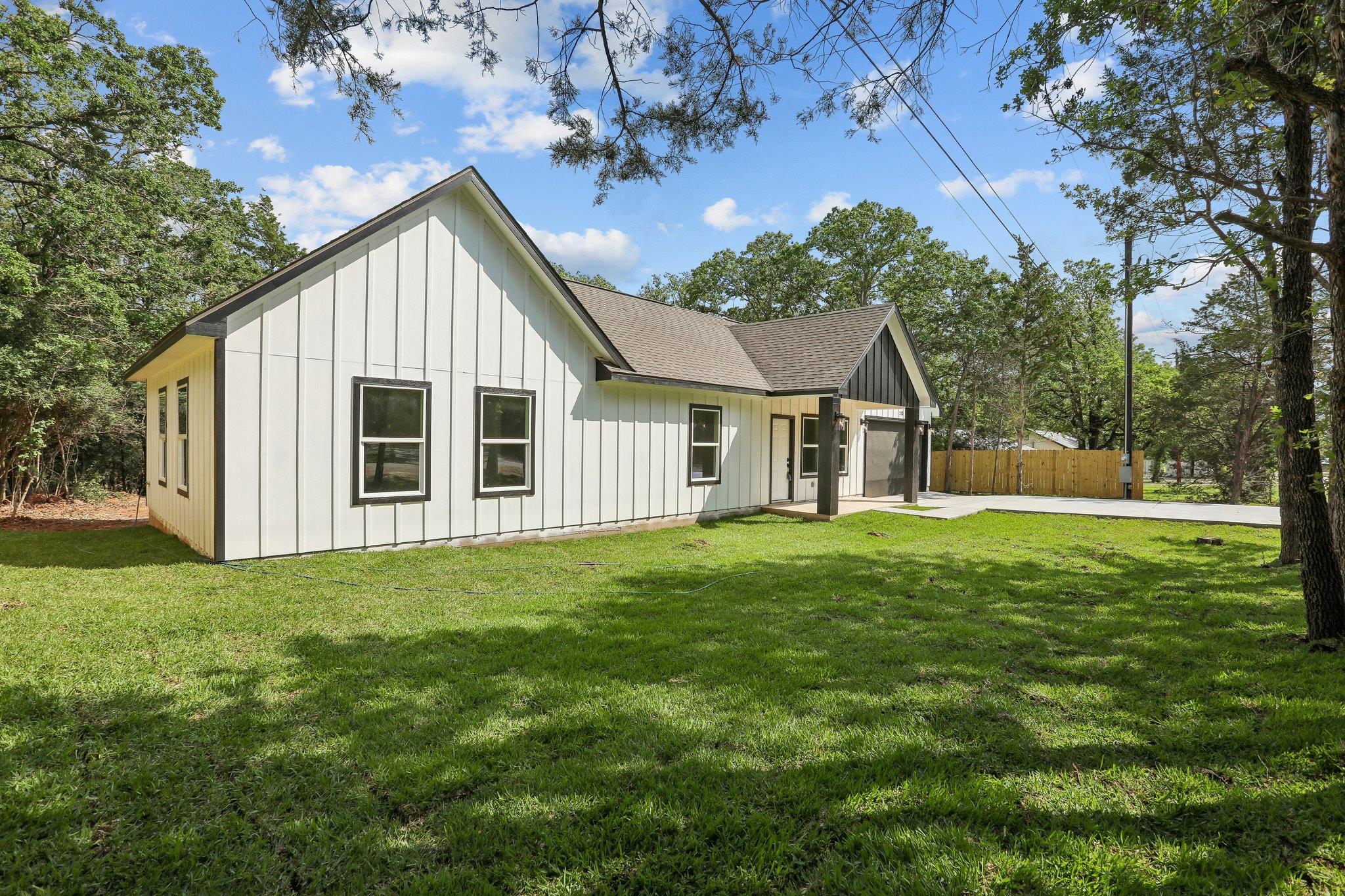 210 Flint Ridge St, Bastrop, TX 78602