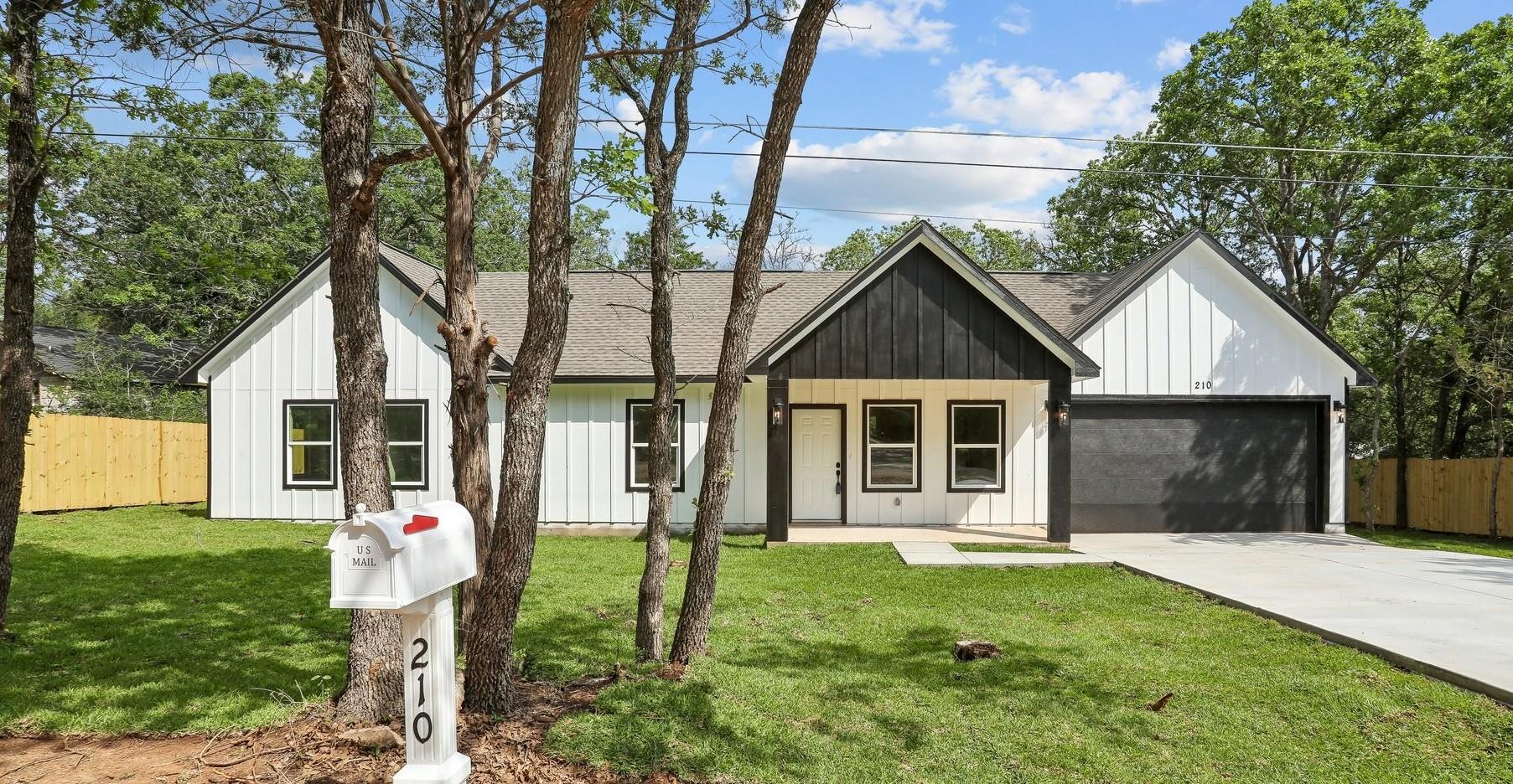 210 Flint Ridge St, Bastrop, TX 78602