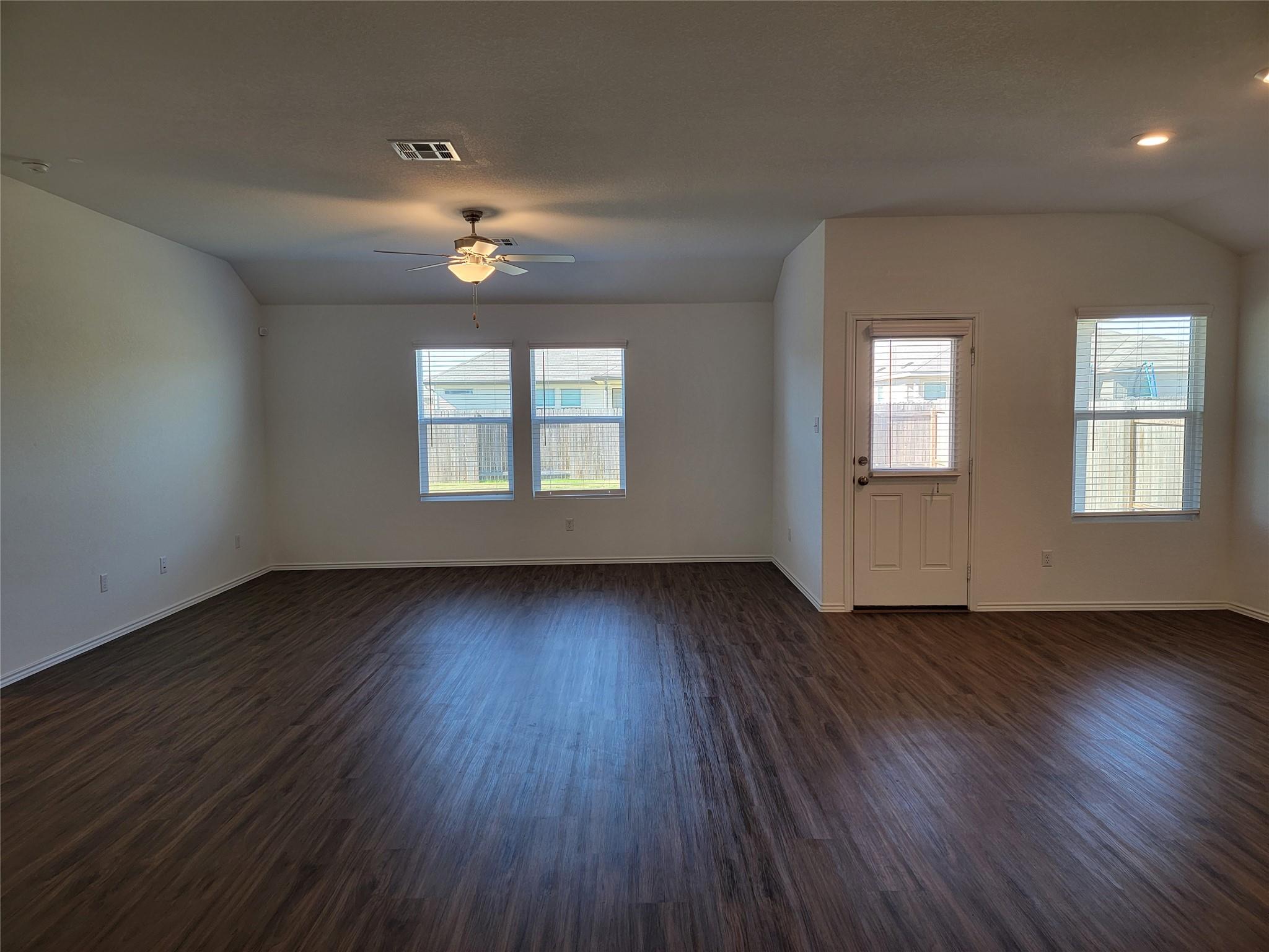 105 Ulmus St, Hutto, TX 78634