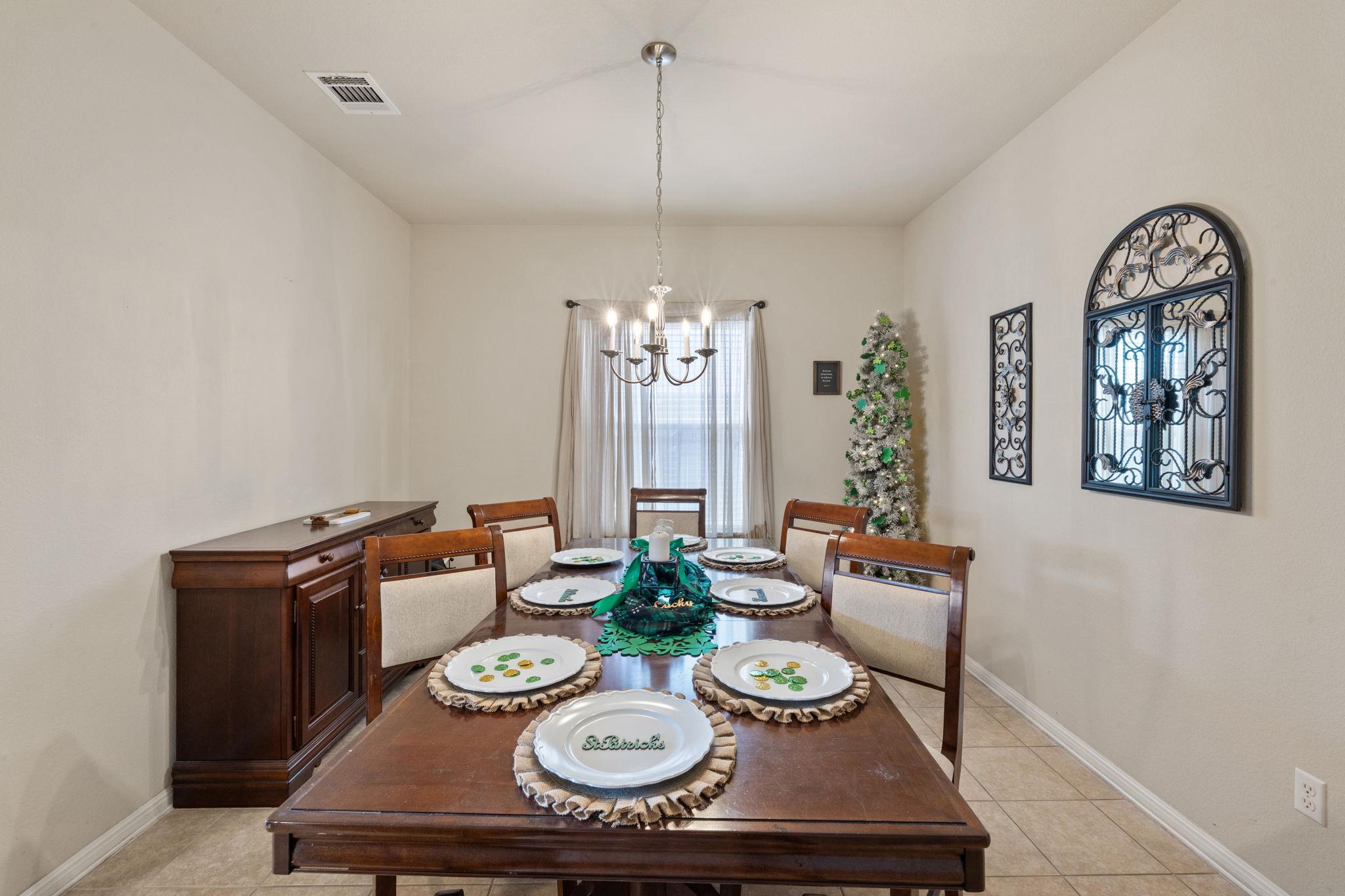 209 Anderson St, Hutto, TX 78634