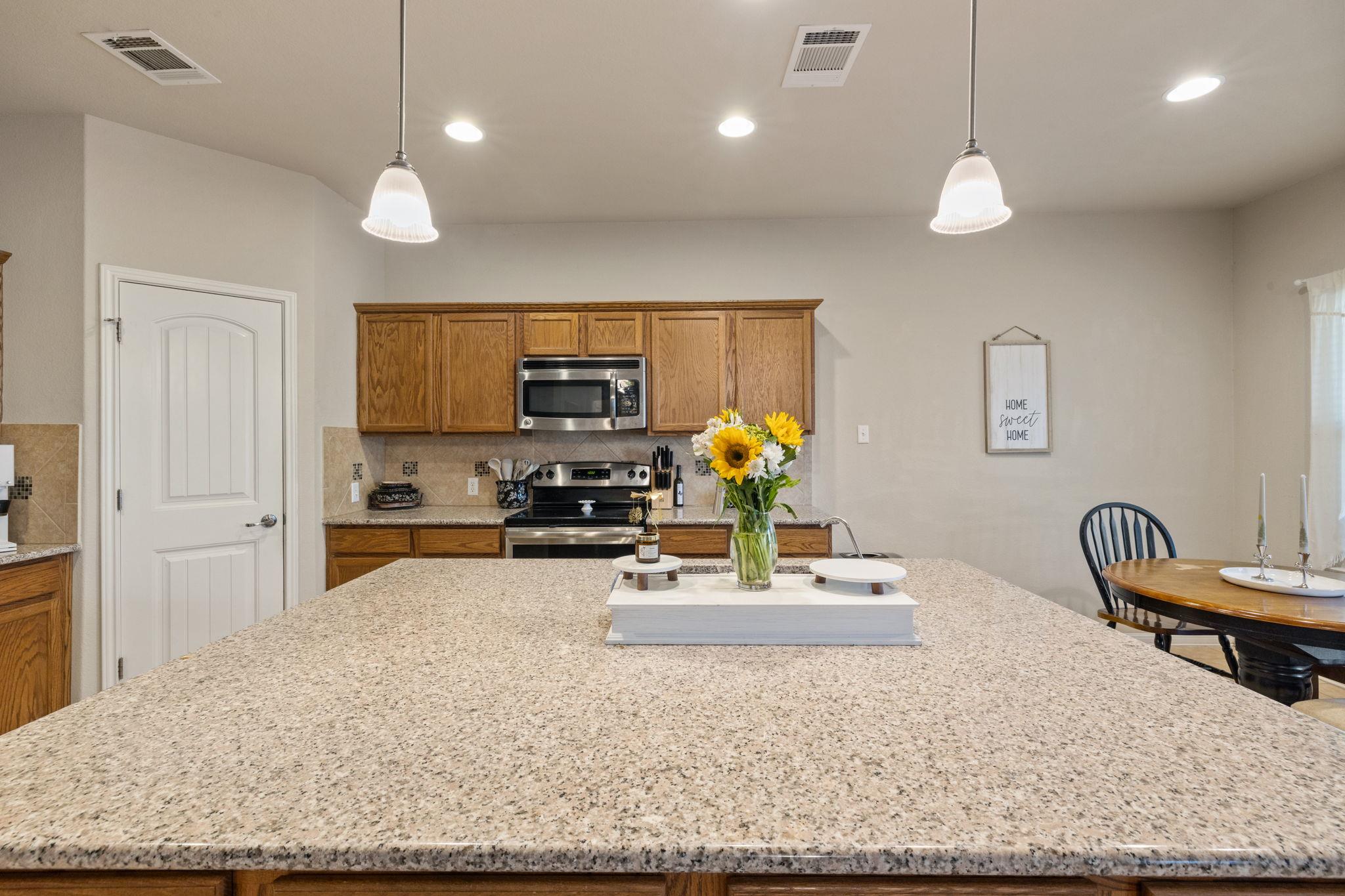 209 Anderson St, Hutto, TX 78634