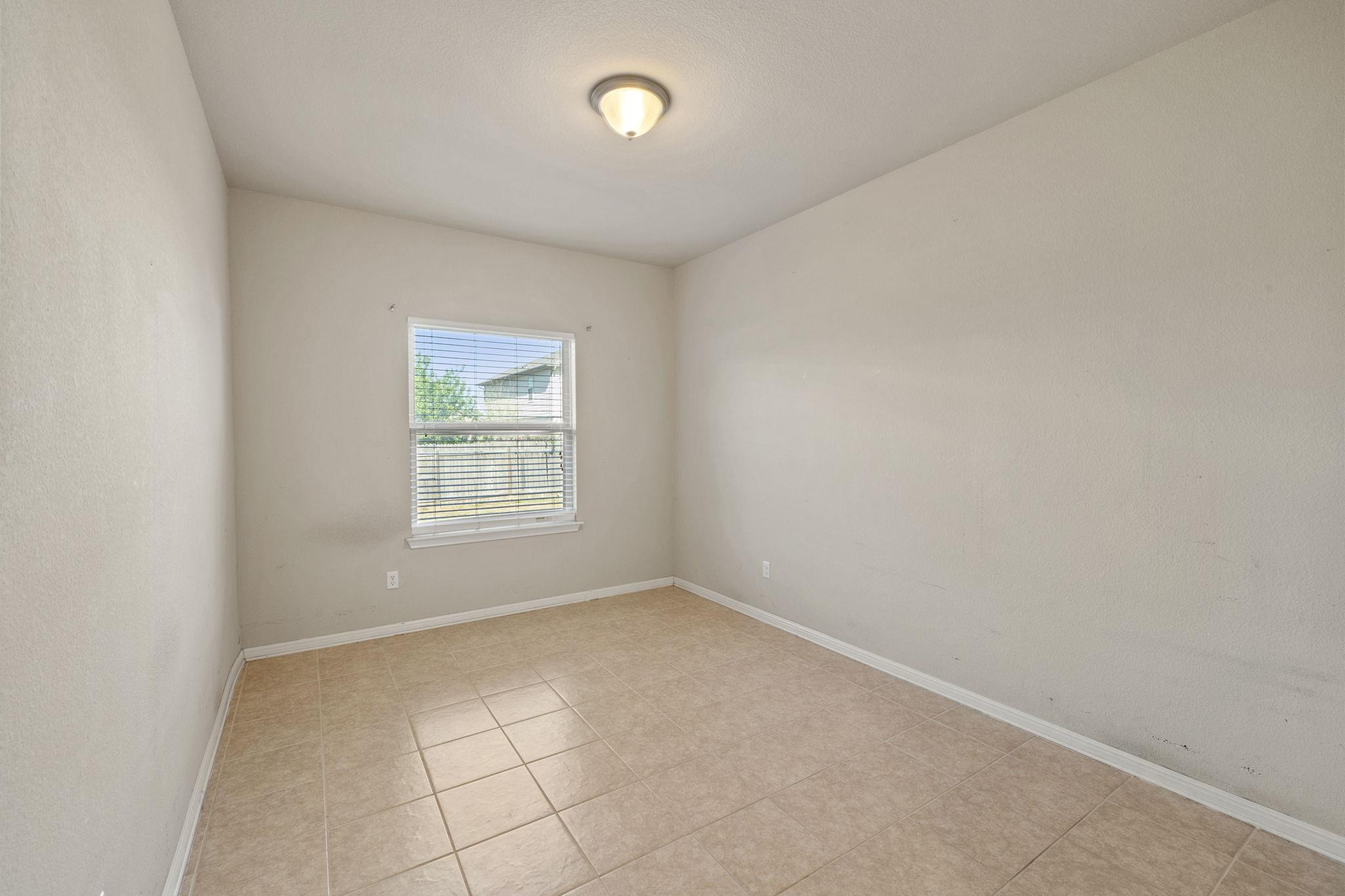 209 Anderson St, Hutto, TX 78634