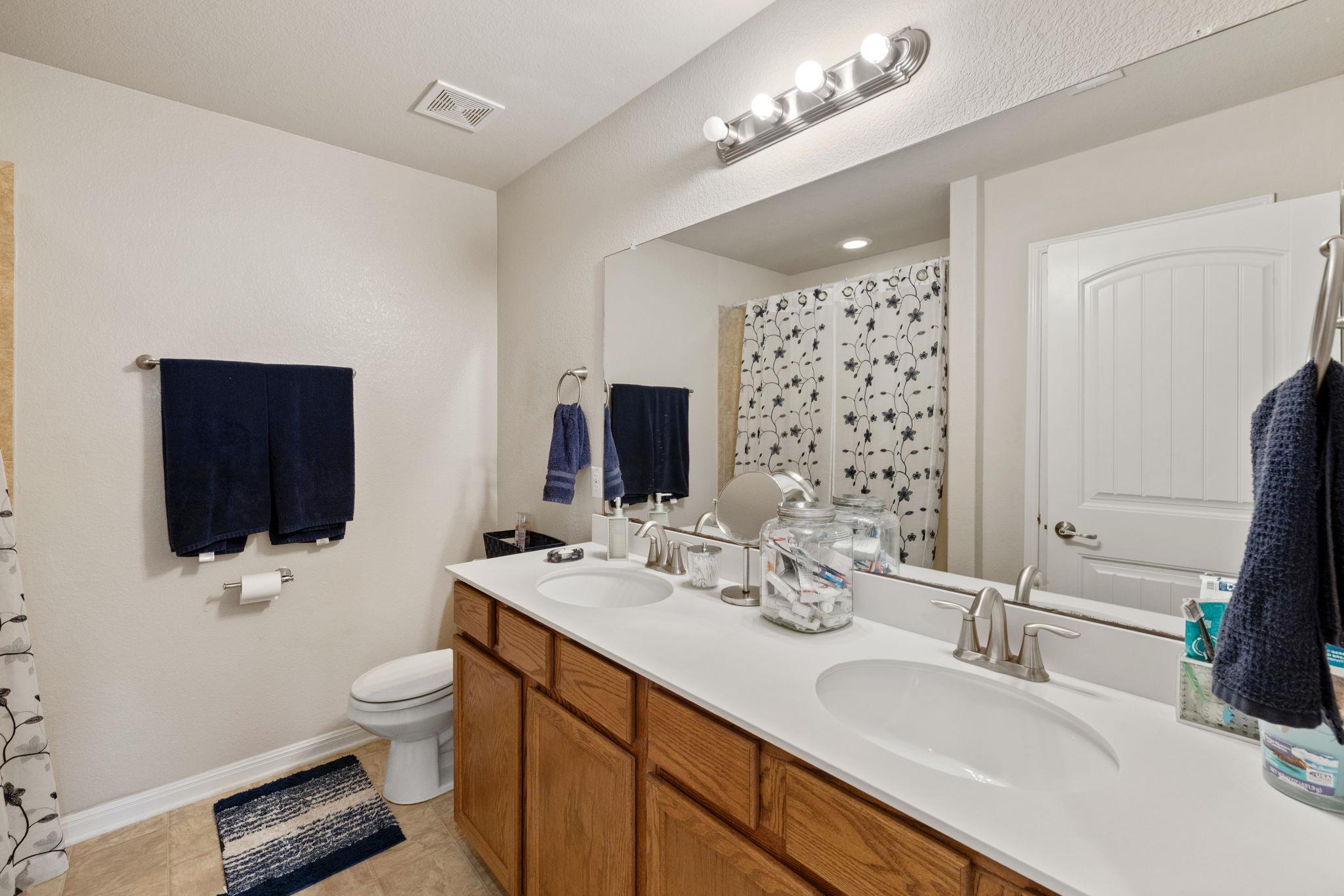209 Anderson St, Hutto, TX 78634
