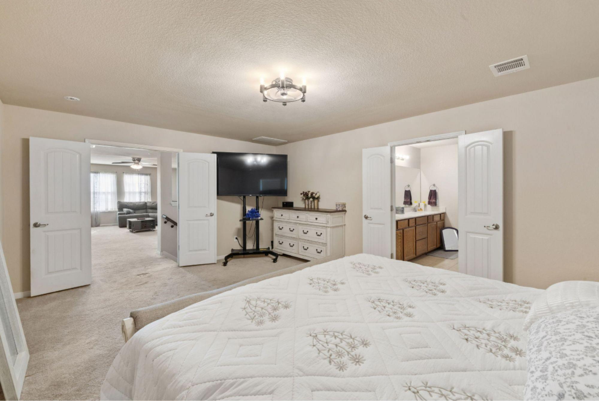 209 Anderson St, Hutto, TX 78634