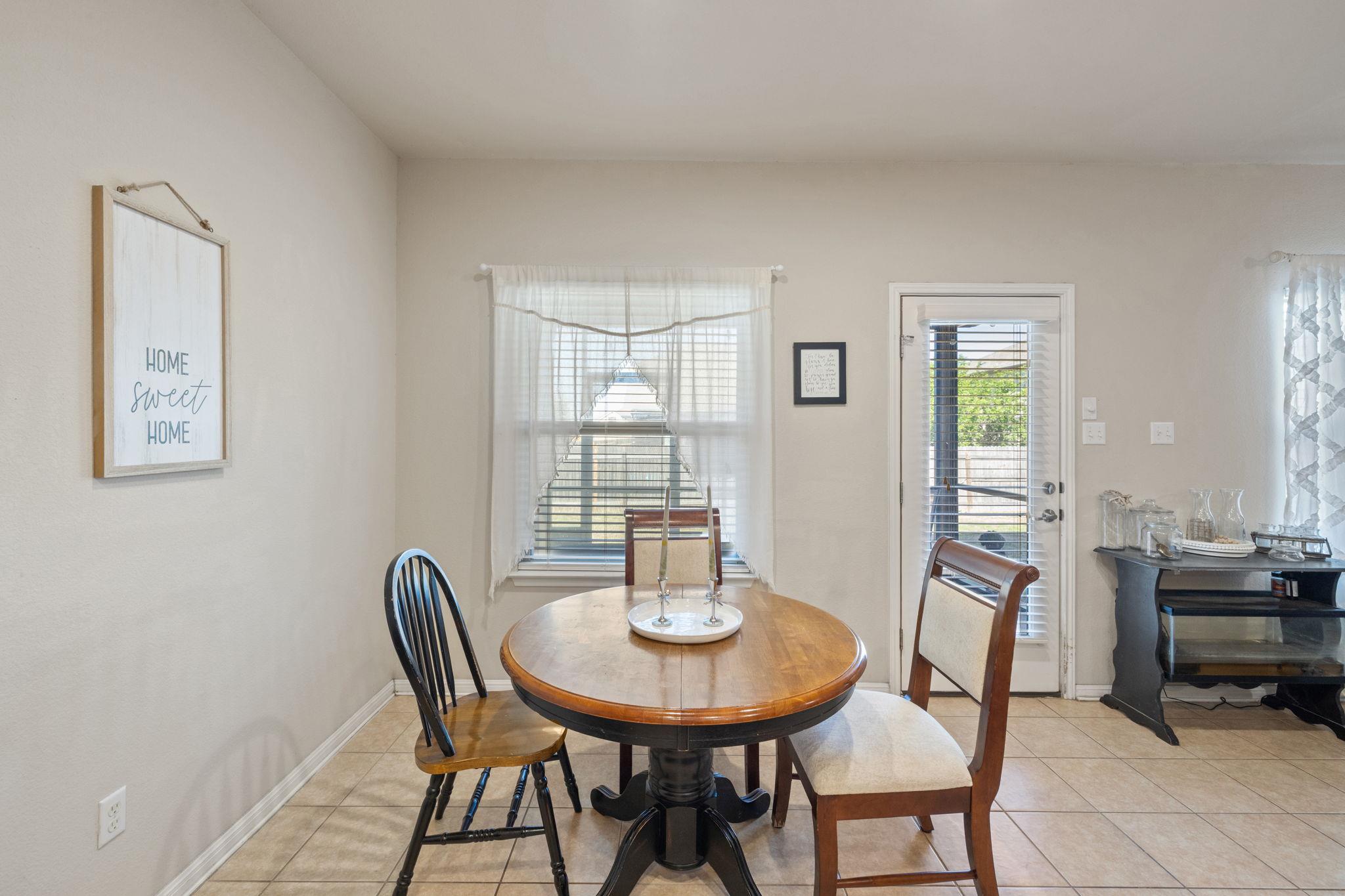 209 Anderson St, Hutto, TX 78634