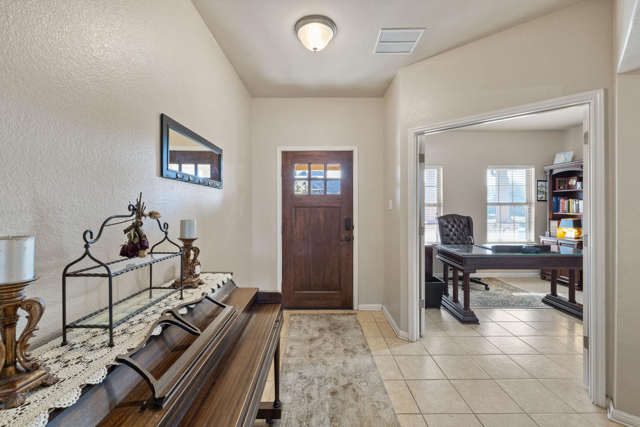 209 Anderson St, Hutto, TX 78634