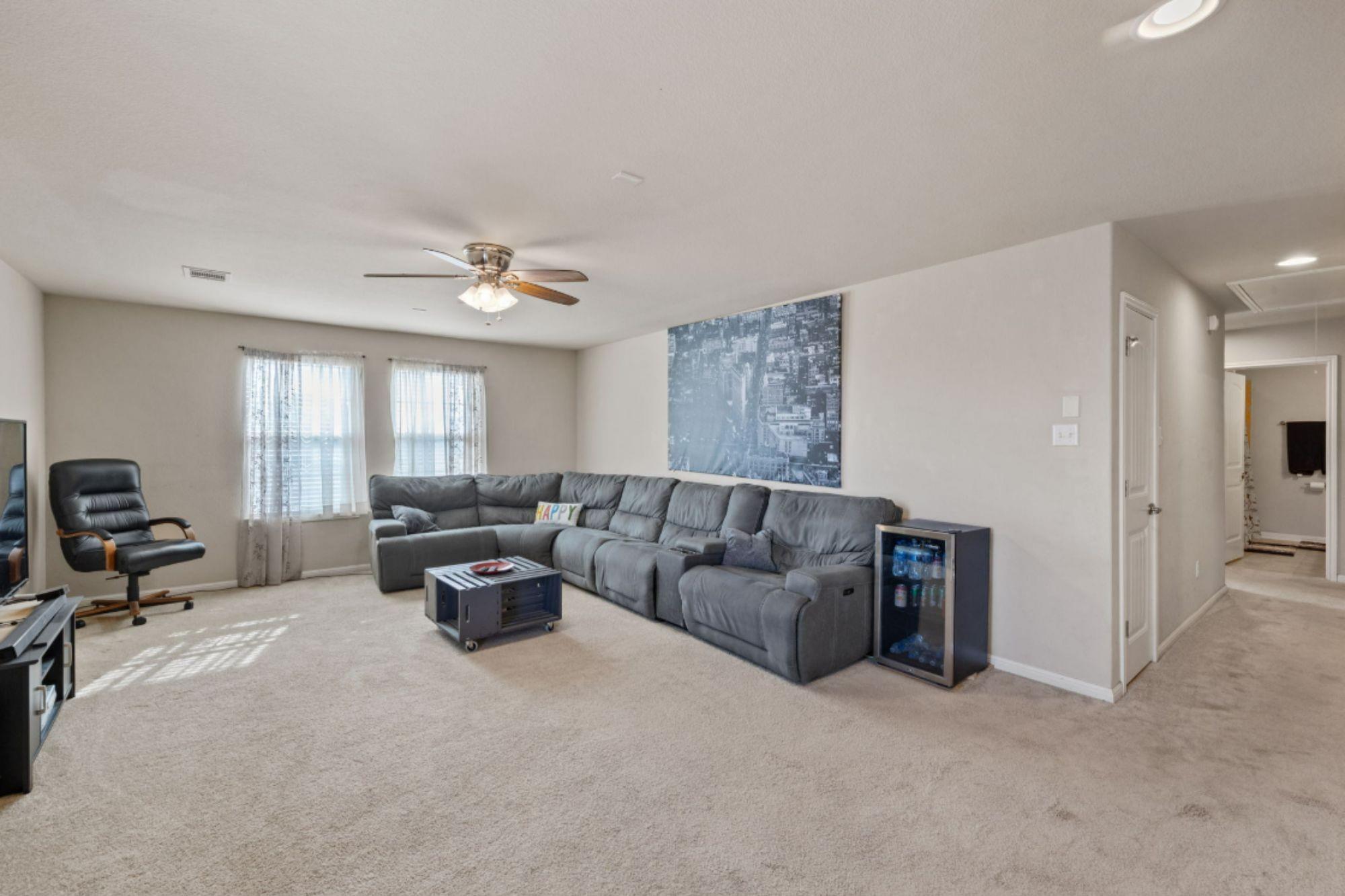 209 Anderson St, Hutto, TX 78634