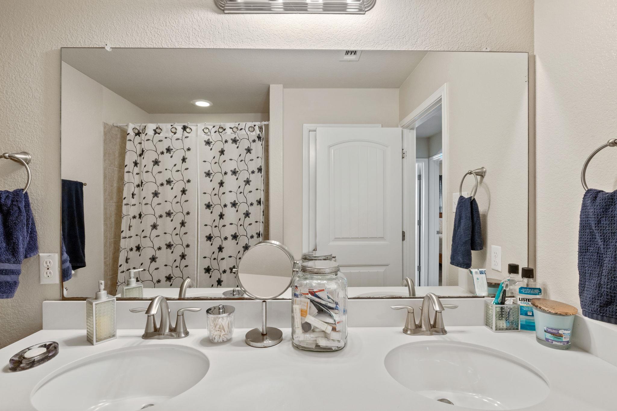 209 Anderson St, Hutto, TX 78634