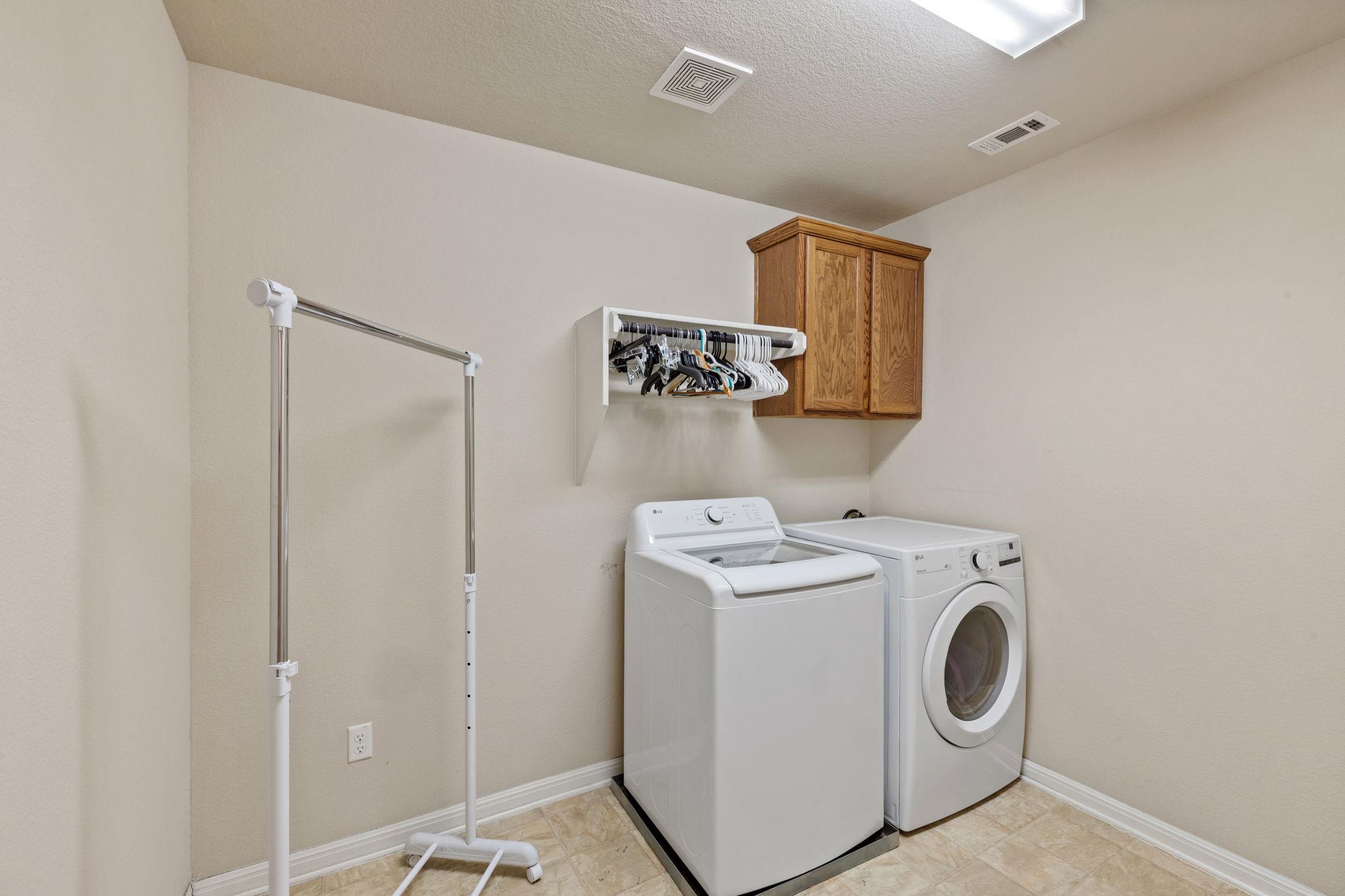 209 Anderson St, Hutto, TX 78634