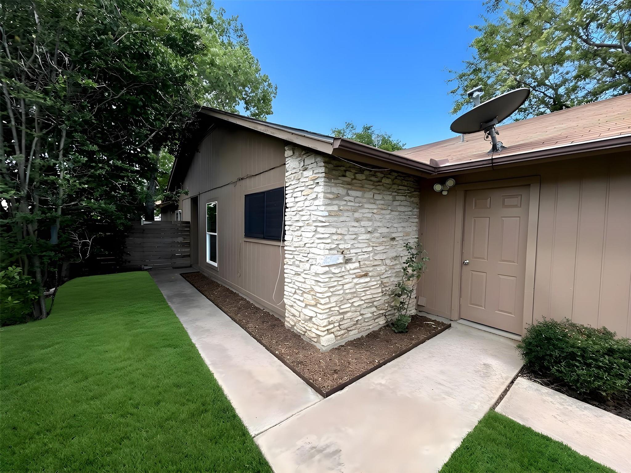 7600 Saint Amant Pl # A, Austin, TX 78749