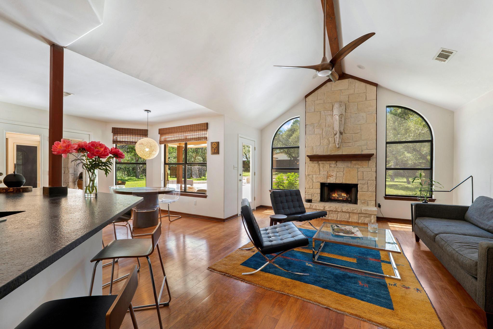 105 N Laurelwood Dr, Austin, TX 78733