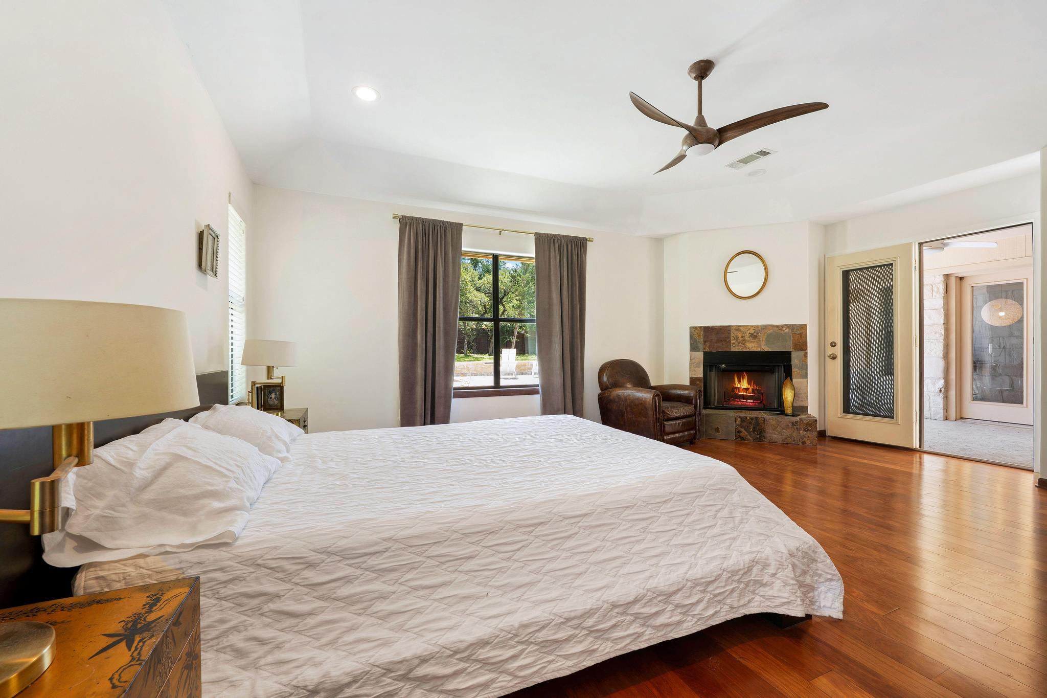 105 N Laurelwood Dr, Austin, TX 78733