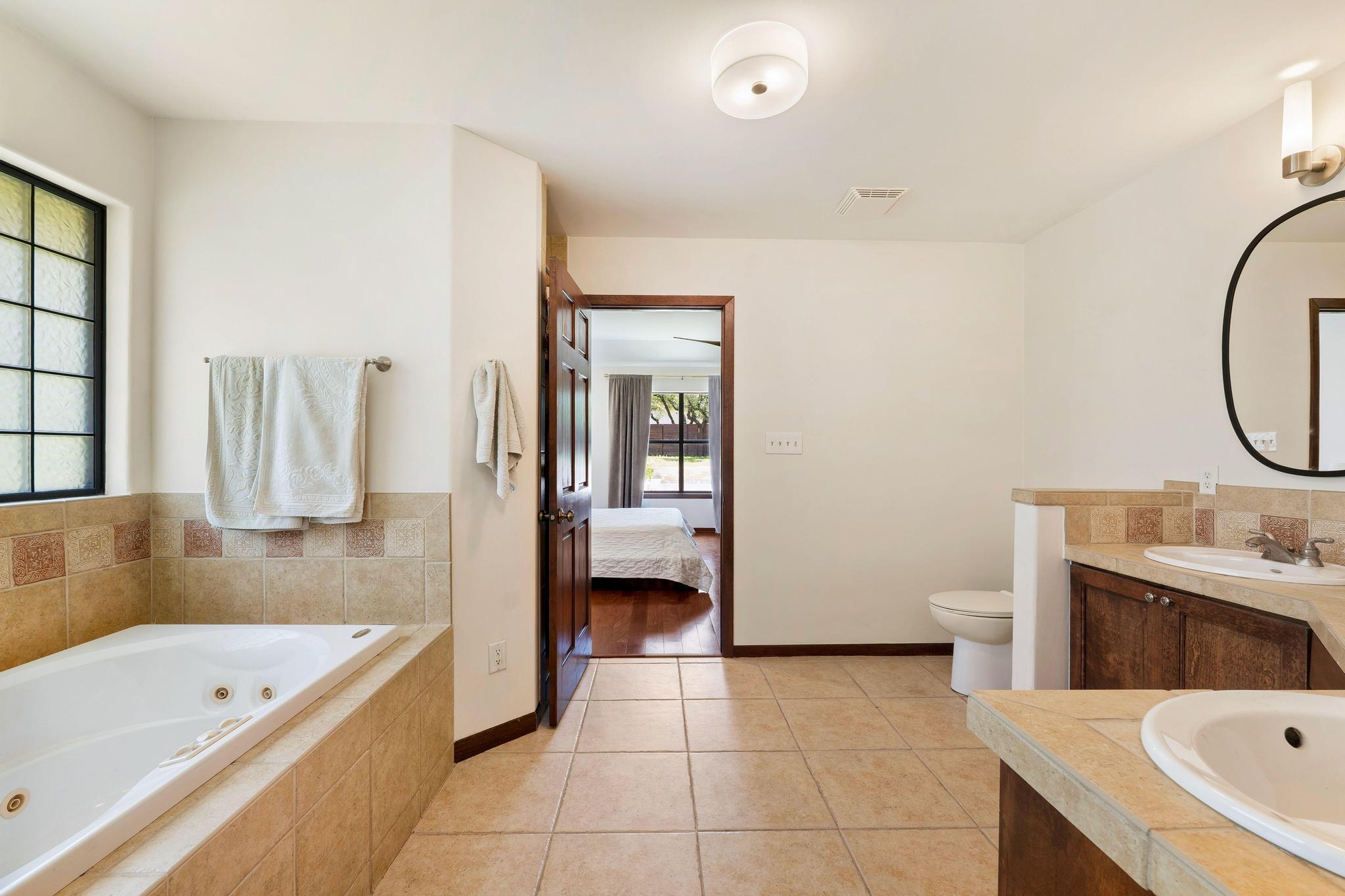 105 N Laurelwood Dr, Austin, TX 78733