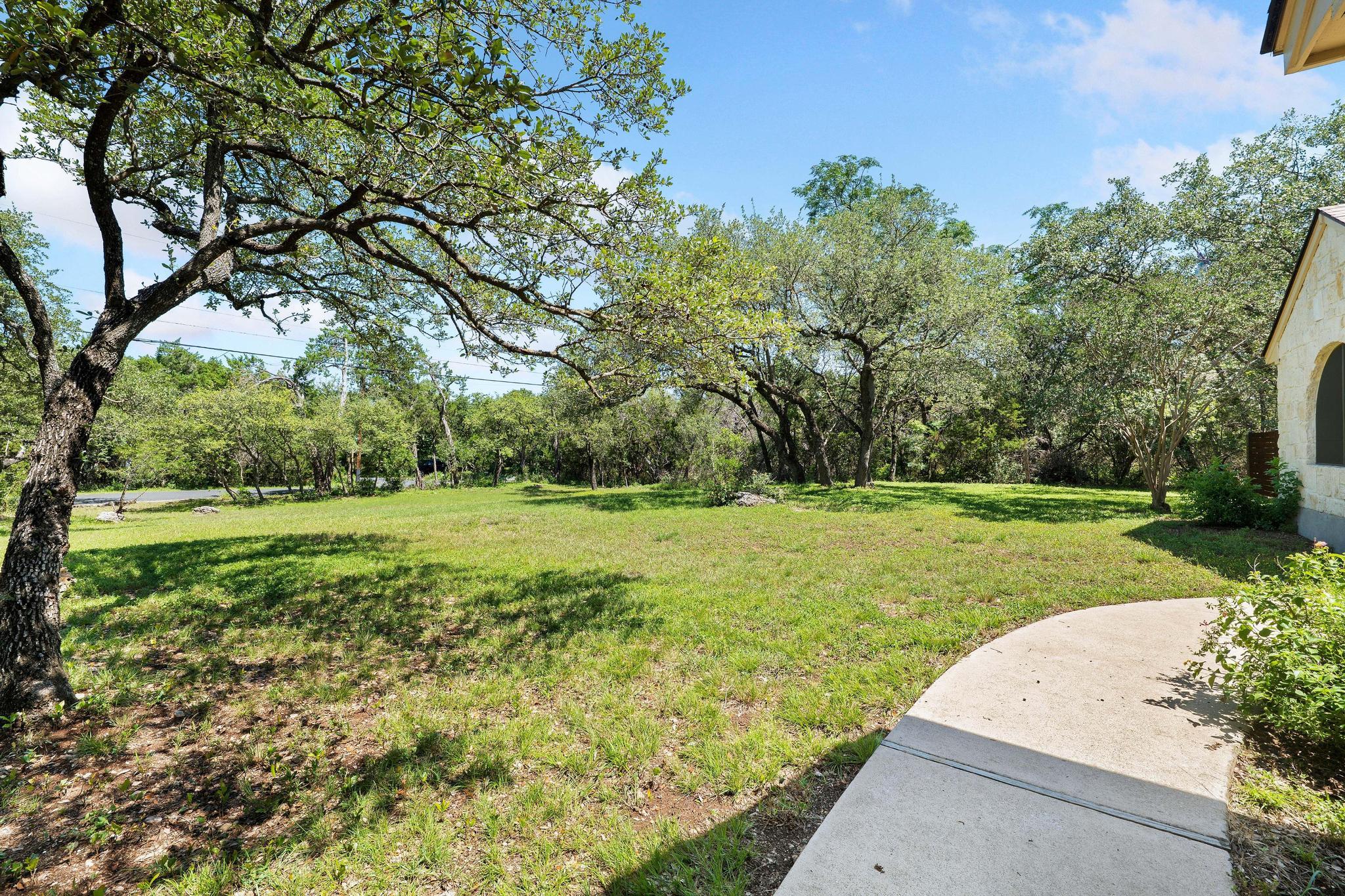 105 N Laurelwood Dr, Austin, TX 78733