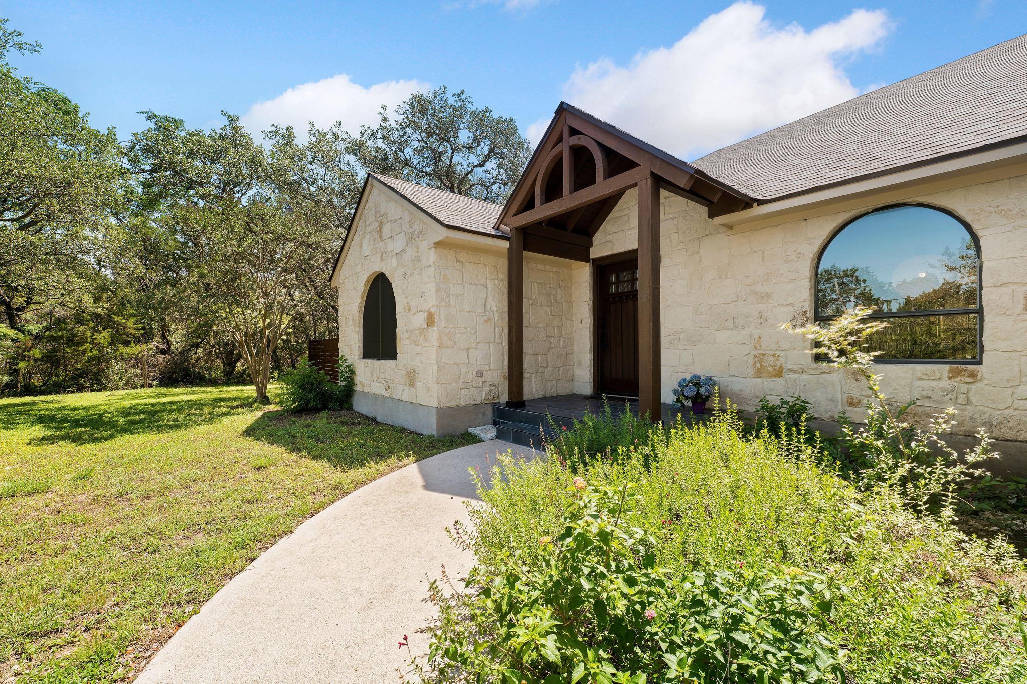 105 N Laurelwood Dr, Austin, TX 78733