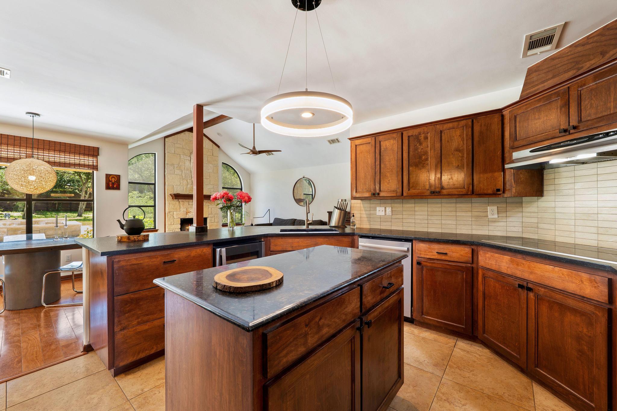 105 N Laurelwood Dr, Austin, TX 78733