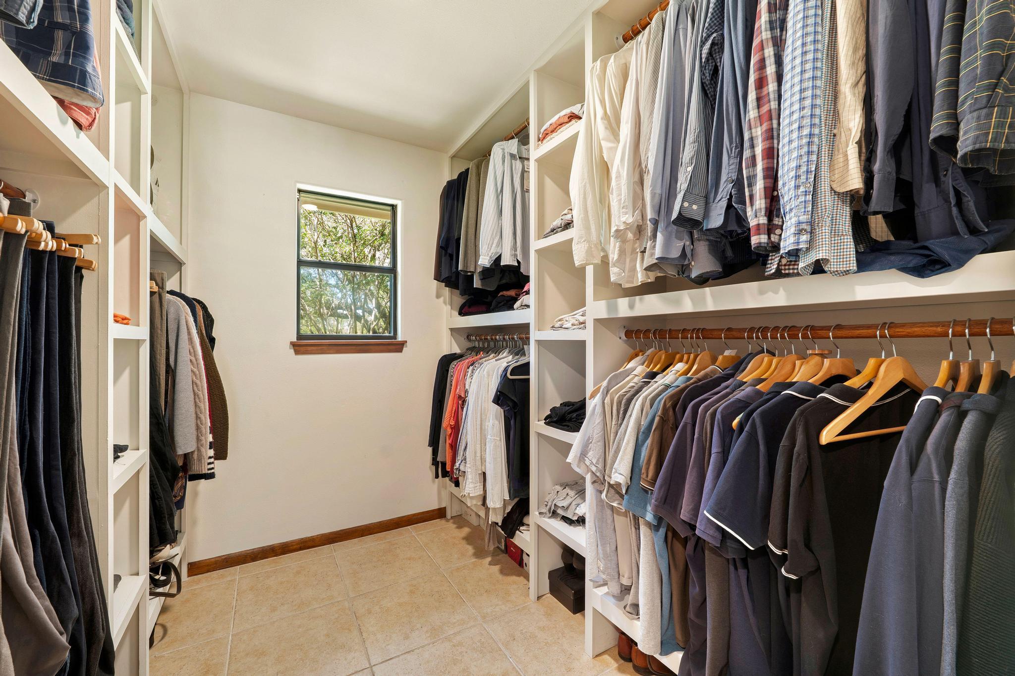 105 N Laurelwood Dr, Austin, TX 78733