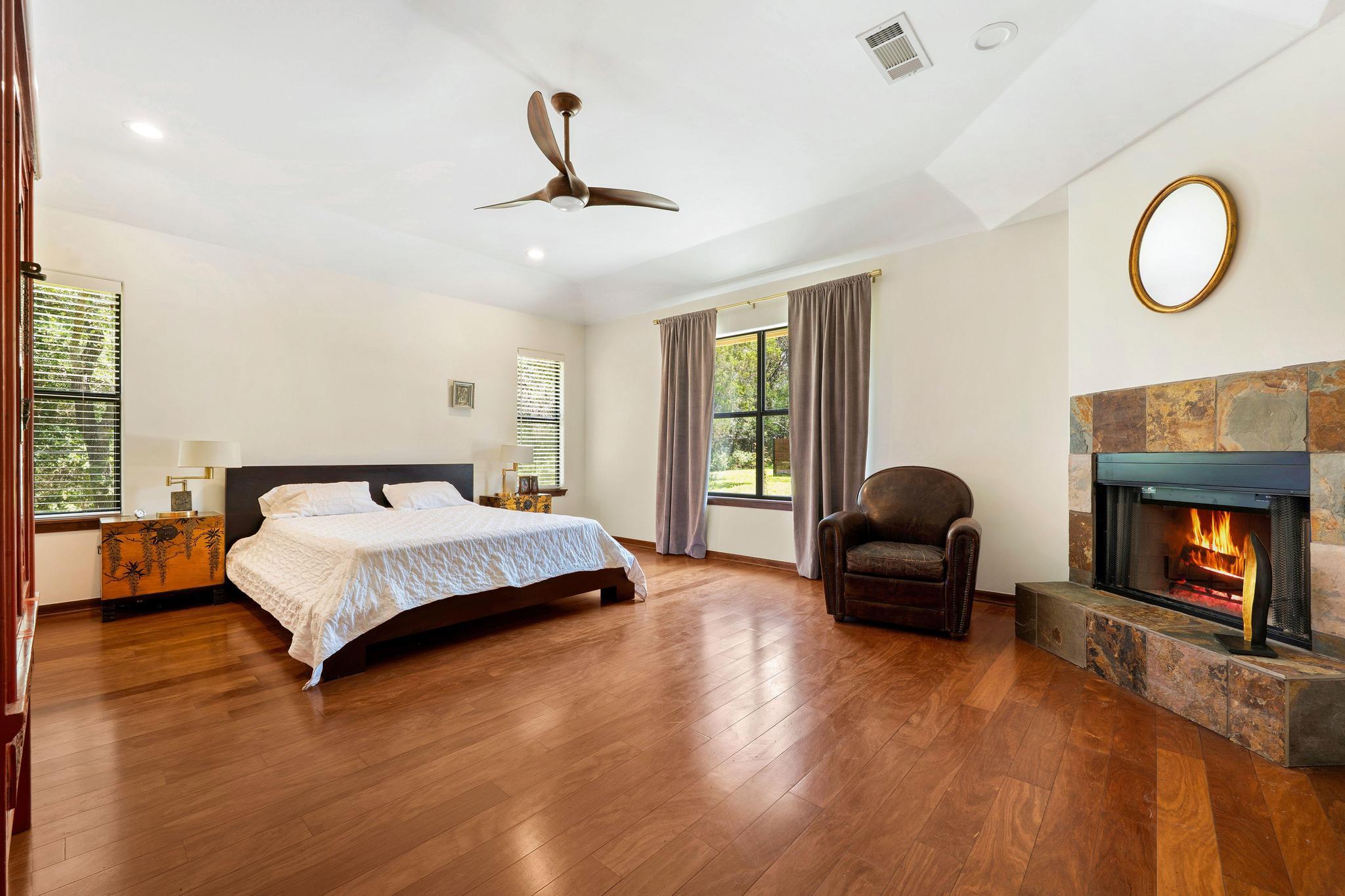 105 N Laurelwood Dr, Austin, TX 78733