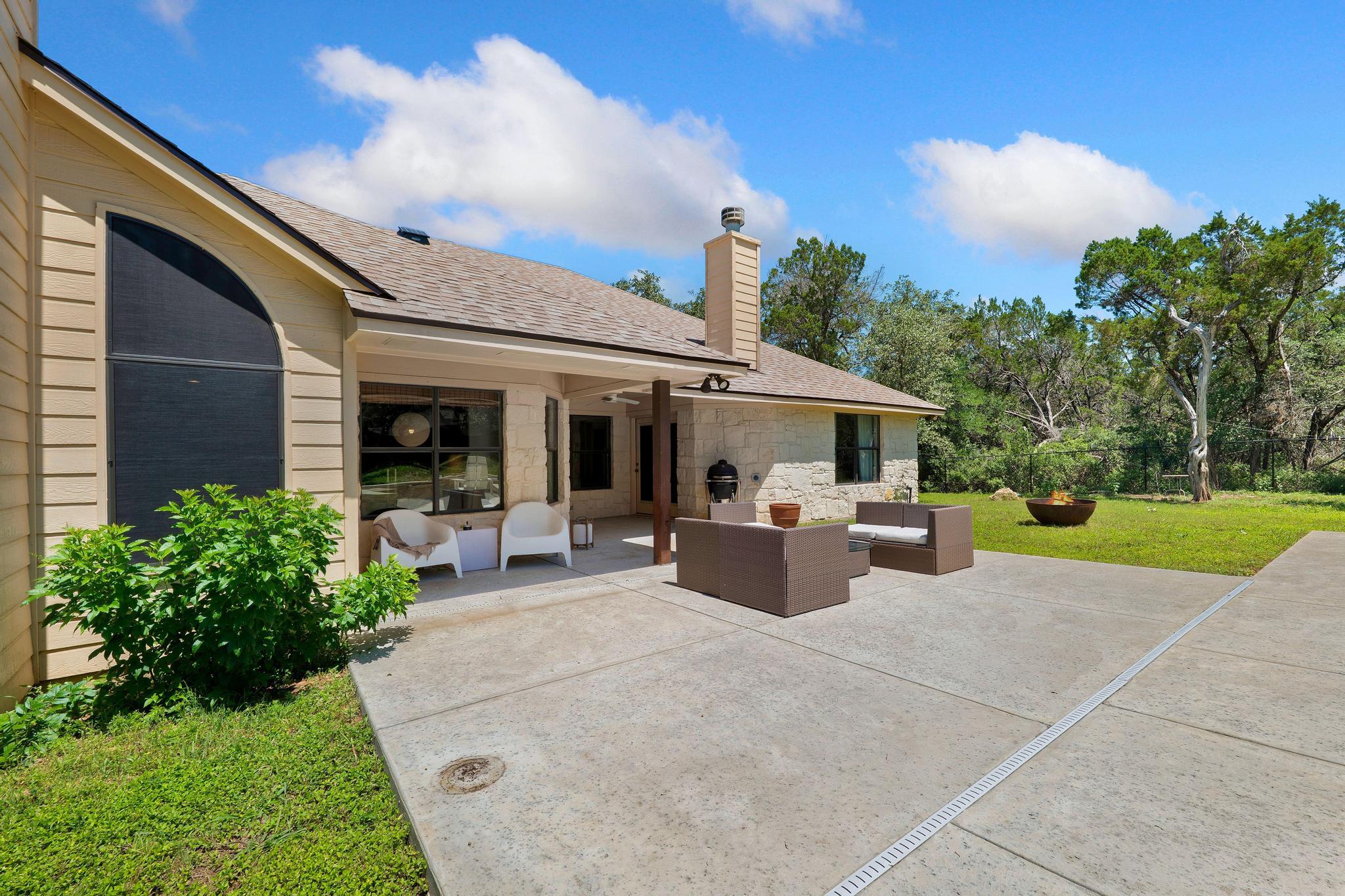105 N Laurelwood Dr, Austin, TX 78733