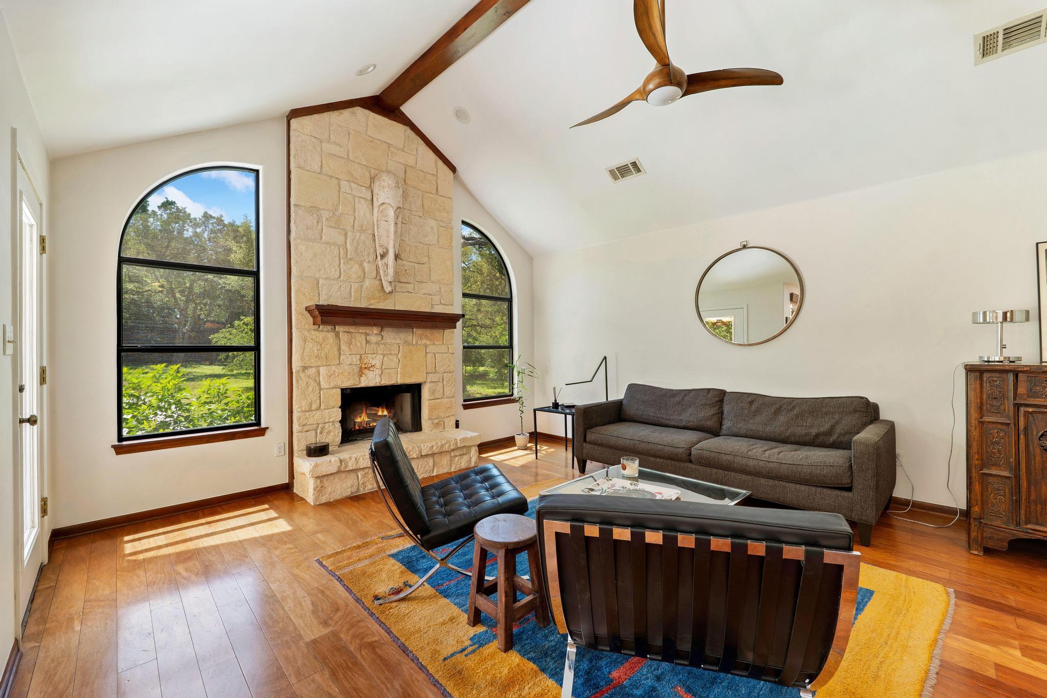105 N Laurelwood Dr, Austin, TX 78733