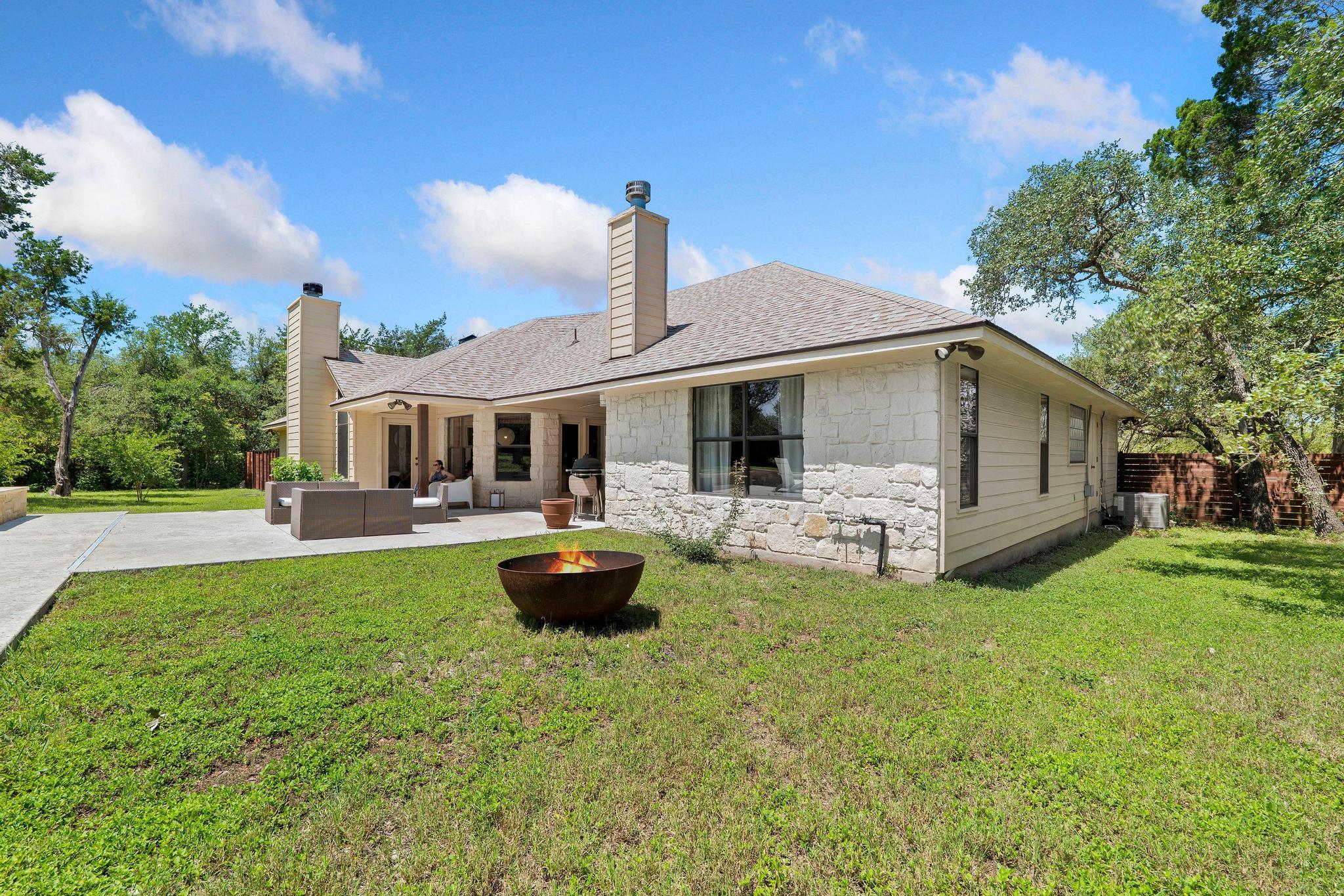 105 N Laurelwood Dr, Austin, TX 78733