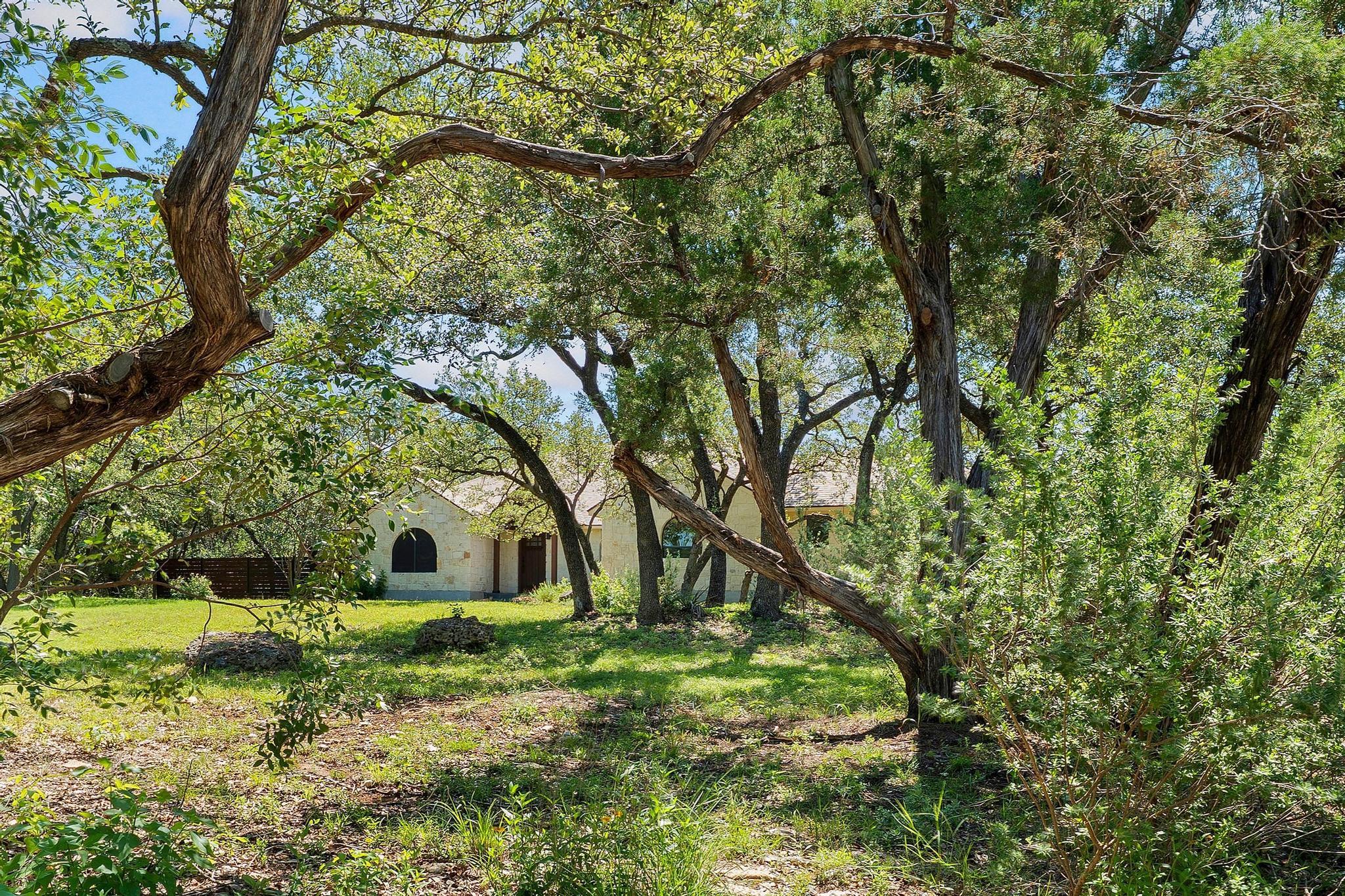 105 N Laurelwood Dr, Austin, TX 78733