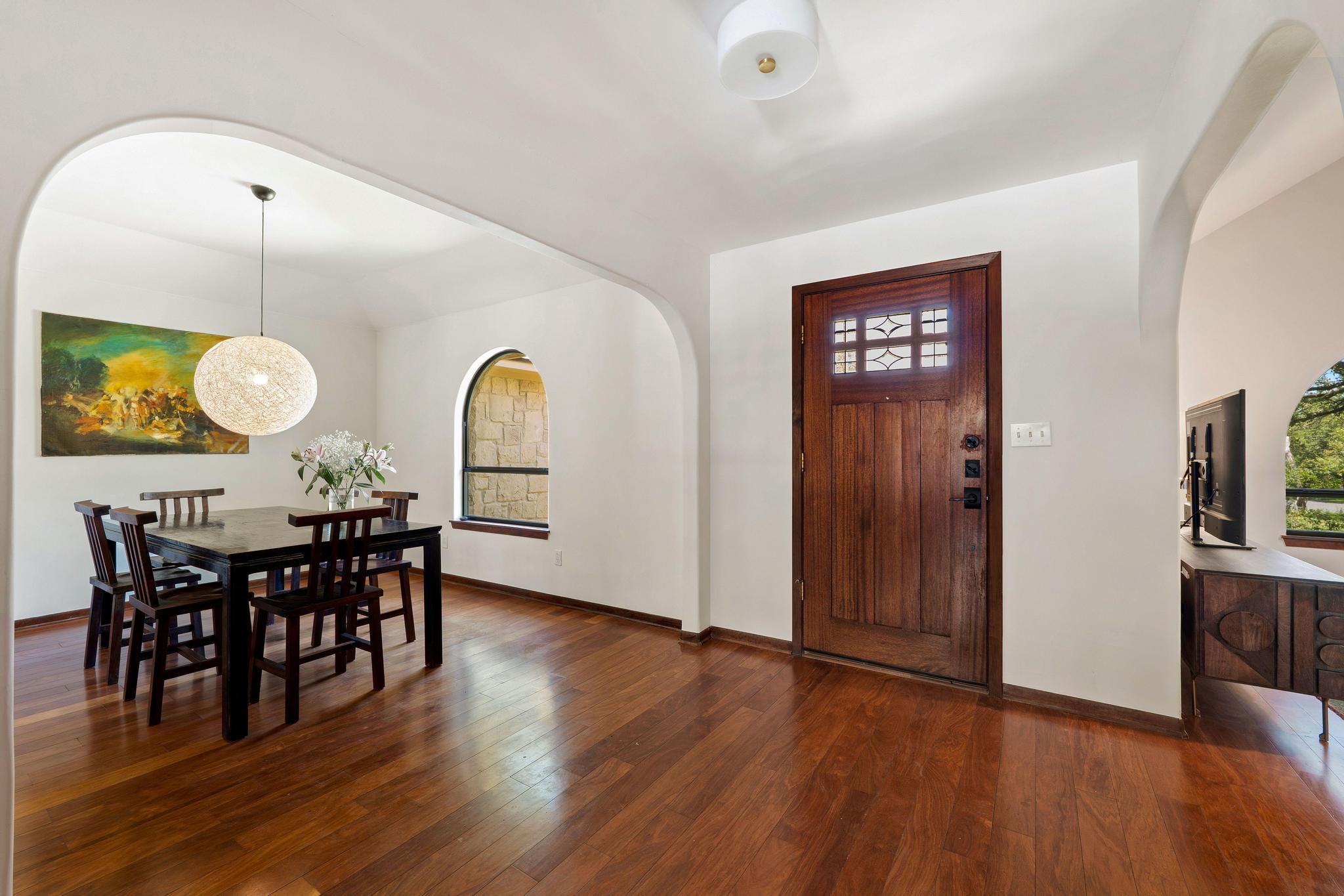 105 N Laurelwood Dr, Austin, TX 78733