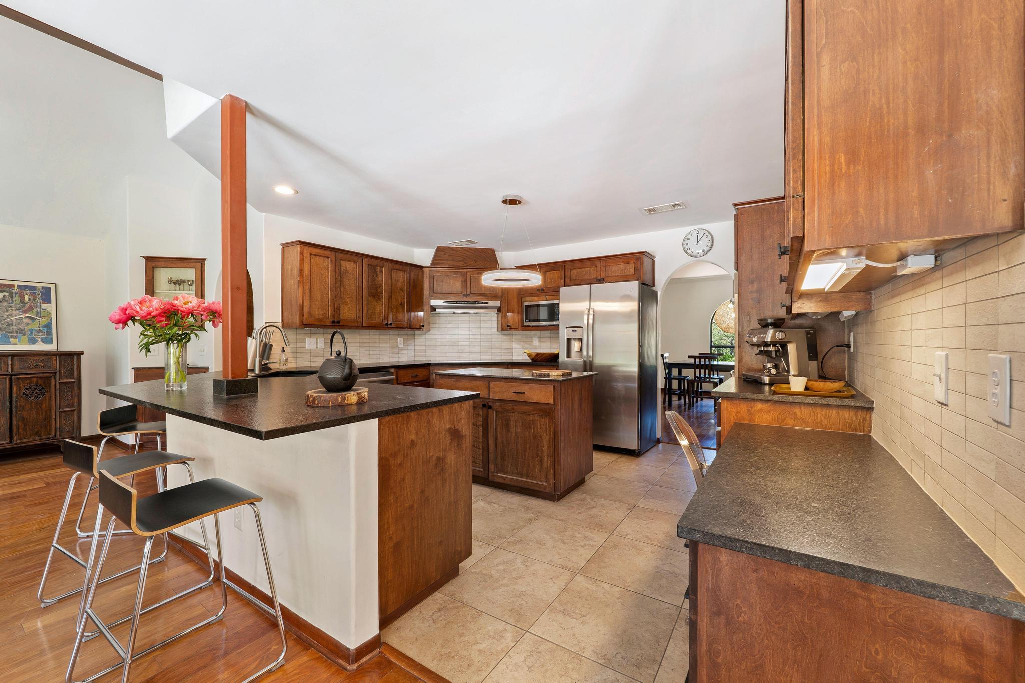105 N Laurelwood Dr, Austin, TX 78733