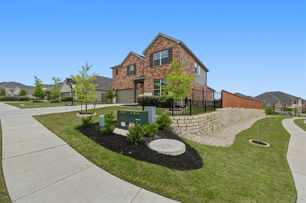 6700 Cliff Rose Dr, Spicewood, TX 78669