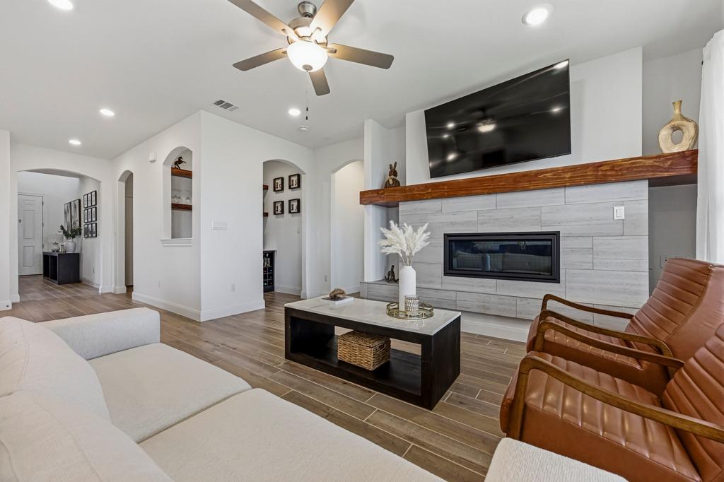 6700 Cliff Rose Dr, Spicewood, TX 78669