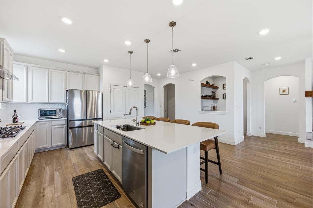 6700 Cliff Rose Dr, Spicewood, TX 78669