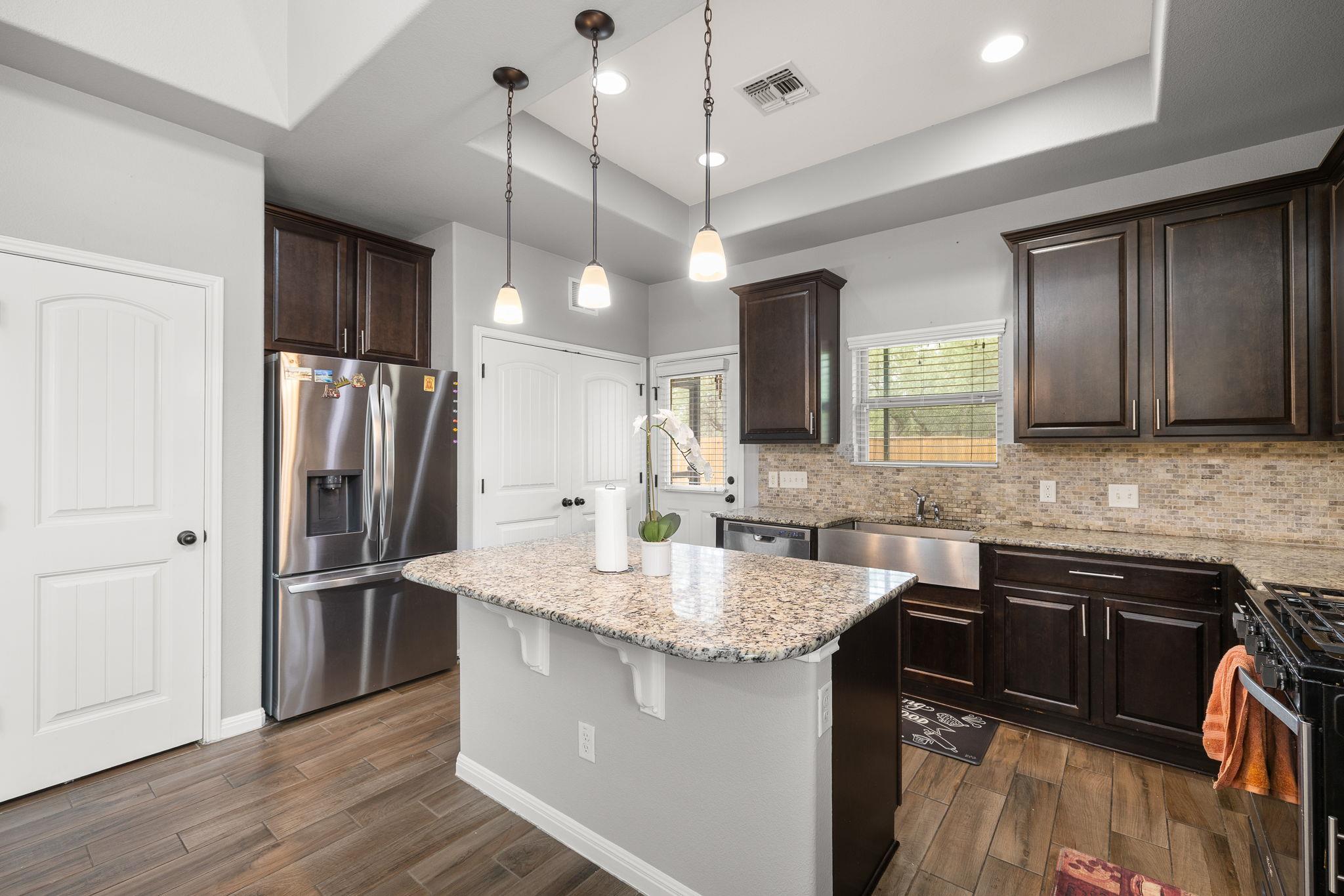 1401 Little Elm Trl # 215, Cedar Park, TX 78613